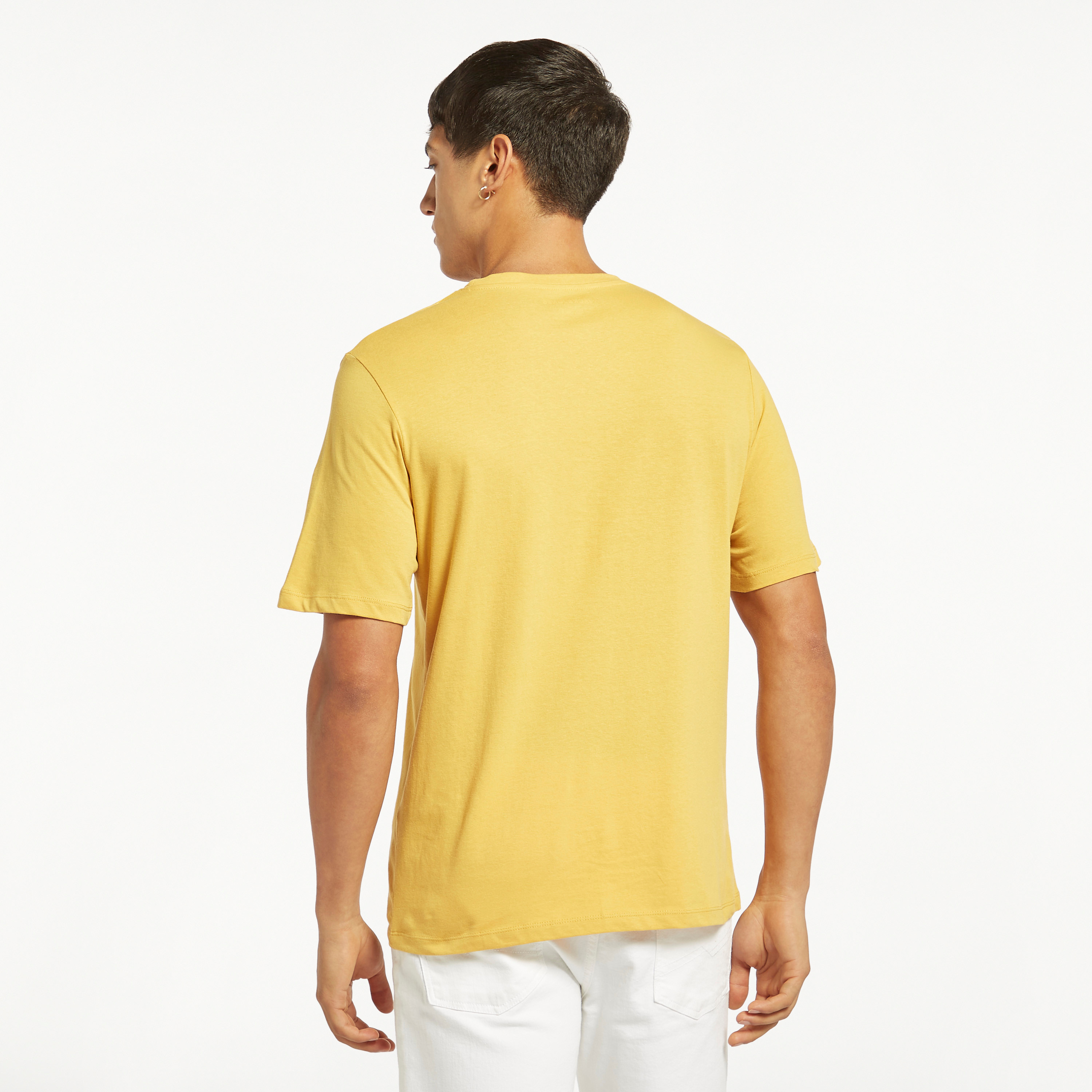  تي شيرت من جاك آند جونز مع شعار بأكمام قصيرة و ياقة مستديرة-men-clothing-tshirtsandpolos-tshirts-image-12