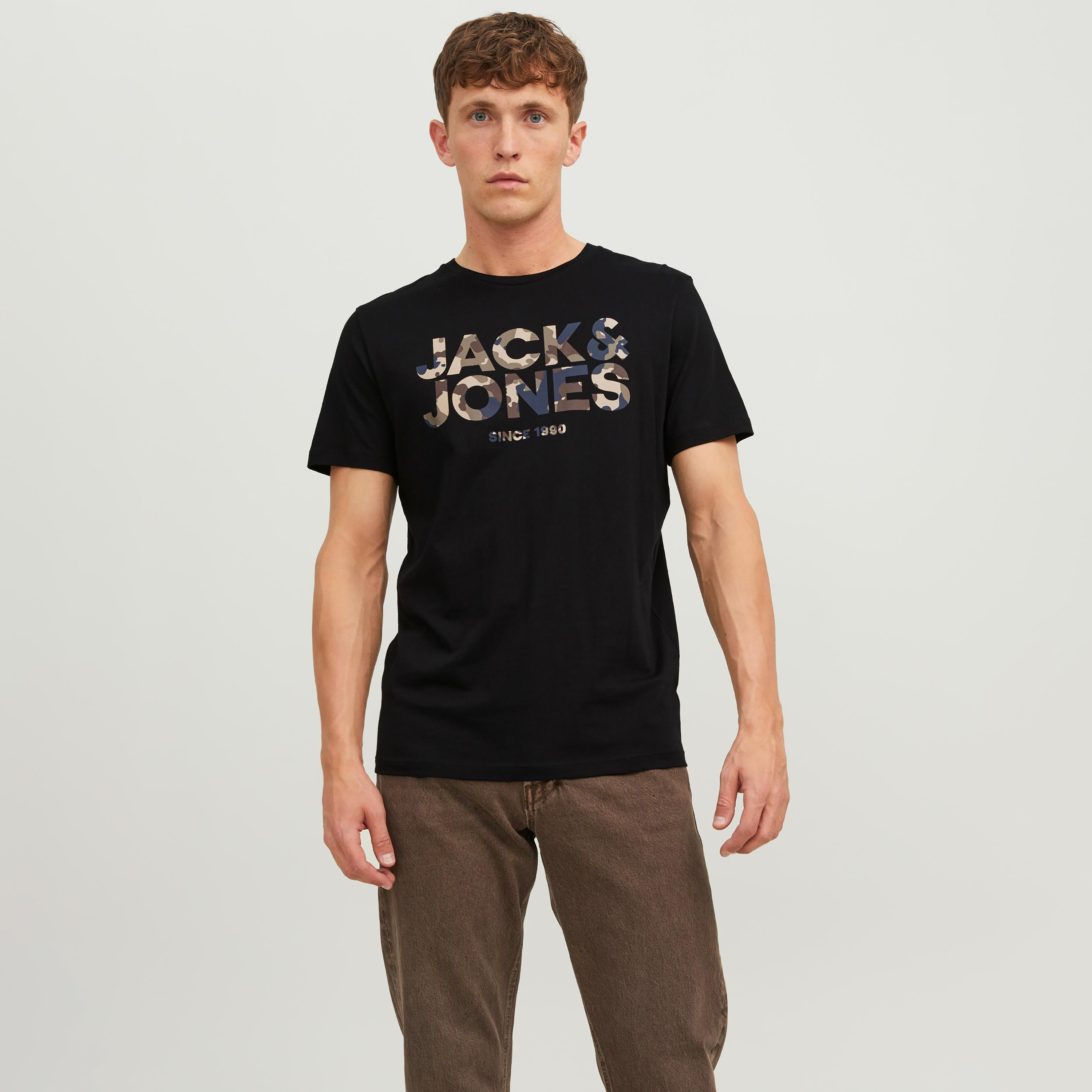  تي شيرت من جاك آند جونز مع شعار بأكمام قصيرة و ياقة مستديرة-men-clothing-tshirtsandpolos-tshirts-image-1