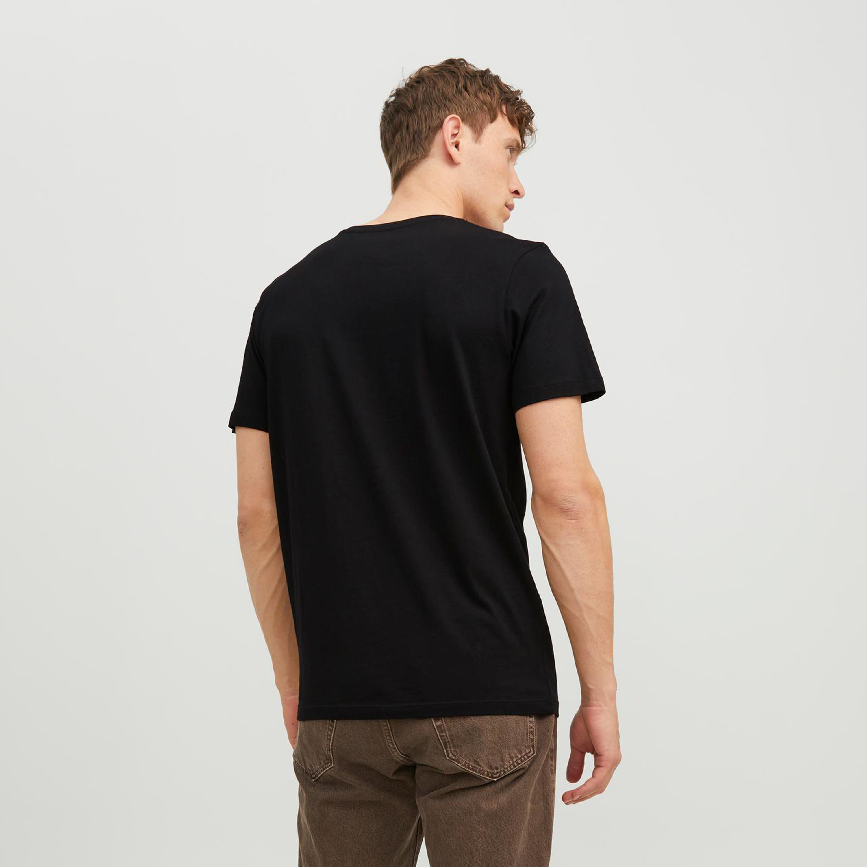  تي شيرت من جاك آند جونز مع شعار بأكمام قصيرة و ياقة مستديرة-men-clothing-tshirtsandpolos-tshirts-image-4
