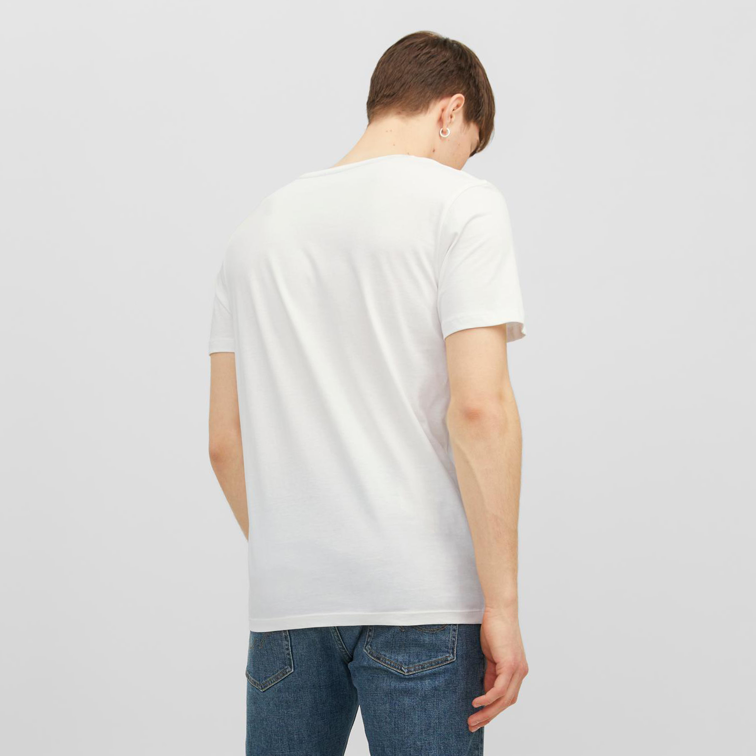  تي شيرت من جاك آند جونز مع شعار بأكمام قصيرة و ياقة مستديرة-men-clothing-tshirtsandpolos-tshirts-image-8