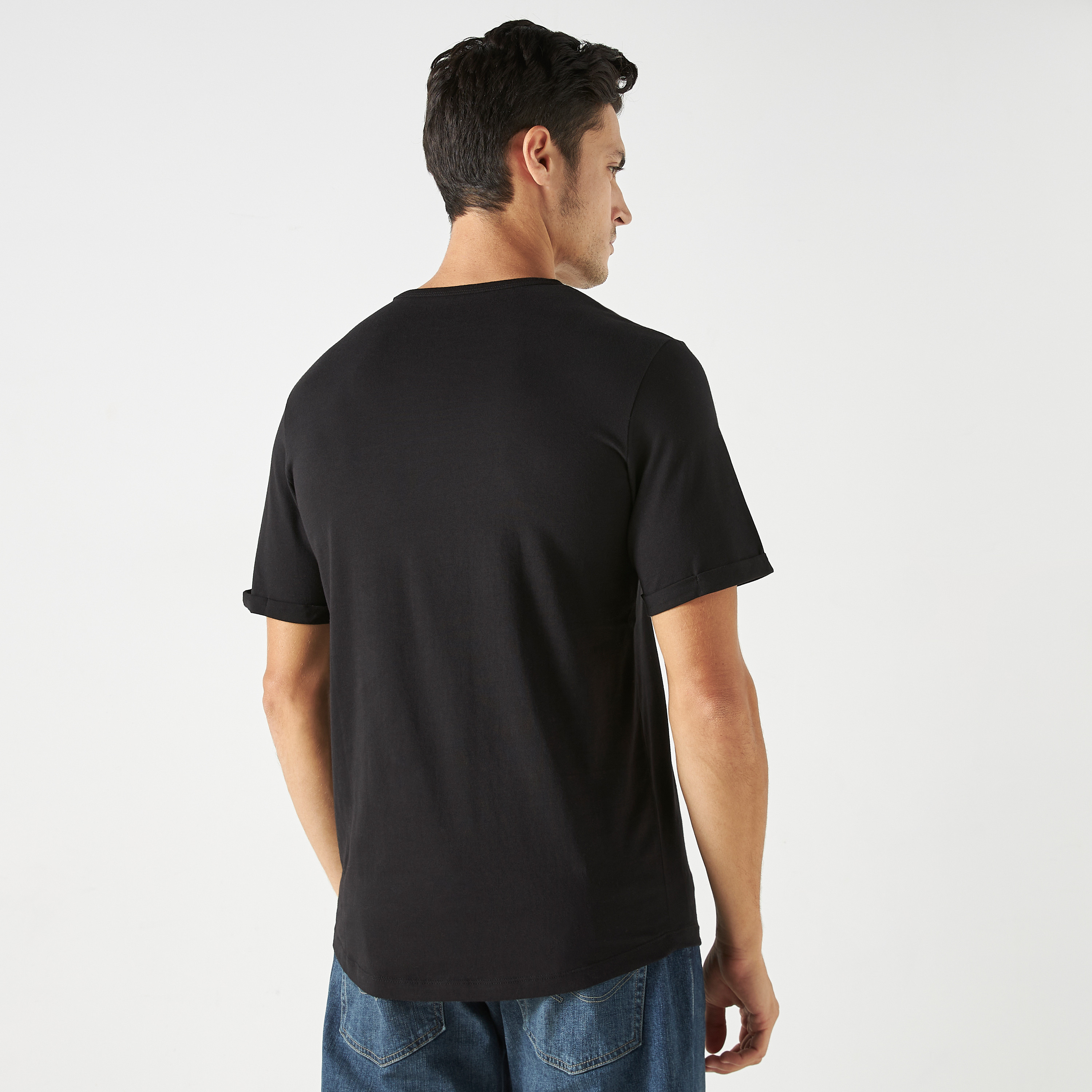 تي شيرت من جاك آند جونز سادة بأكمام قصيرة و ياقة مستديرة-men-clothing-tshirtsandpolos-tshirts-image-3