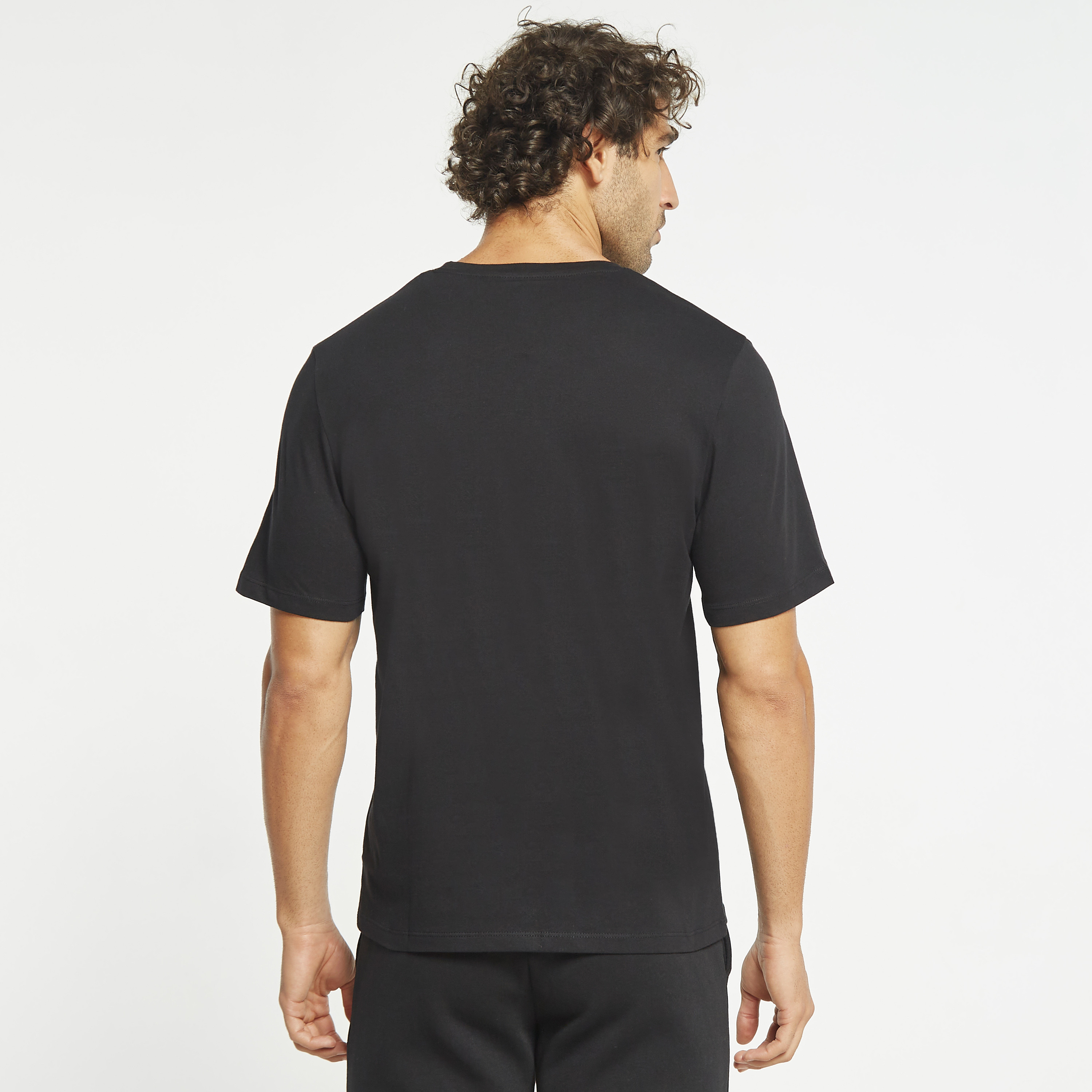  تي شيرت من جاك آند جونز مع شعار بأكمام قصيرة و ياقة مستديرة-men-clothing-tshirtsandpolos-tshirts-image-3