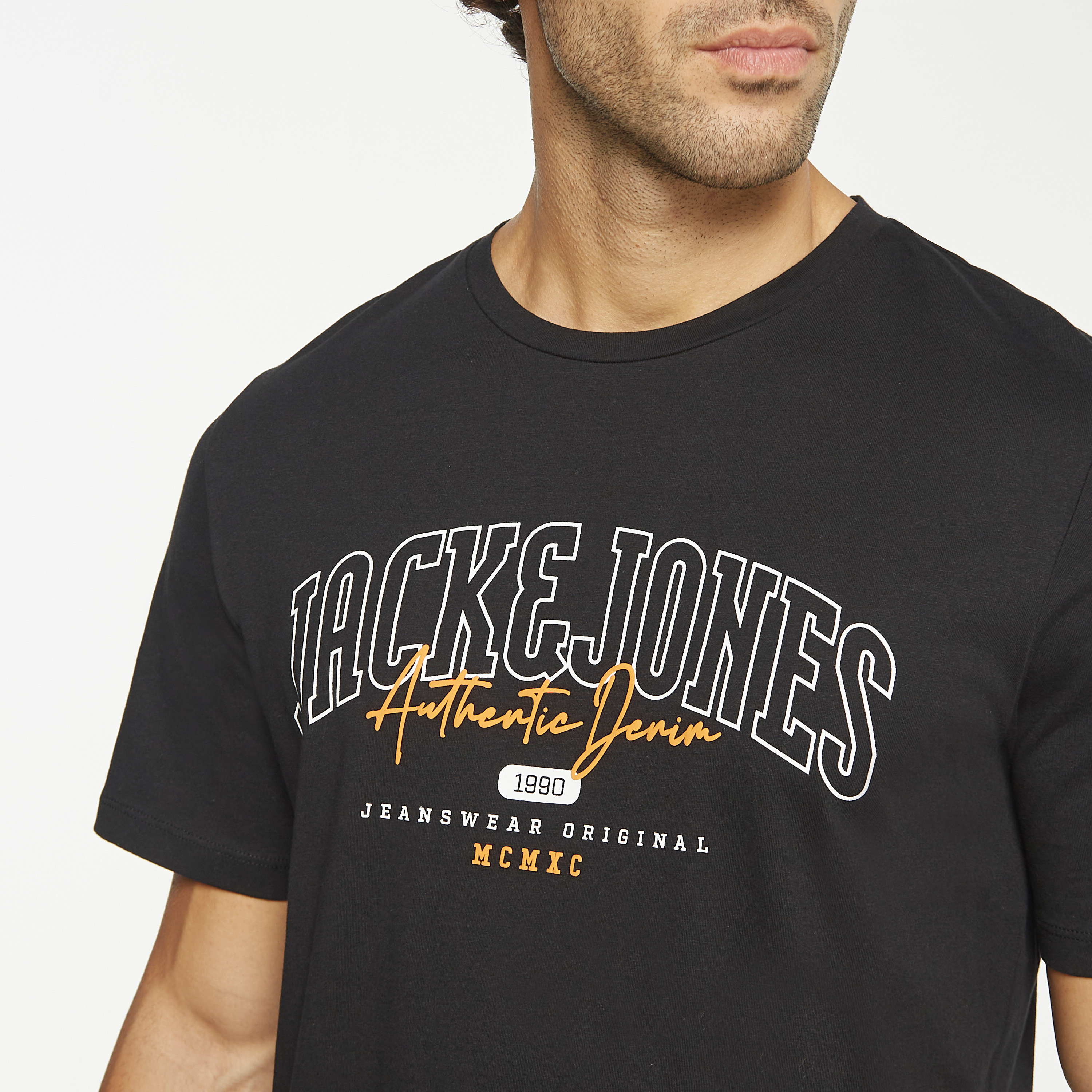  تي شيرت من جاك آند جونز مع شعار بأكمام قصيرة و ياقة مستديرة-men-clothing-tshirtsandpolos-tshirts-image-4