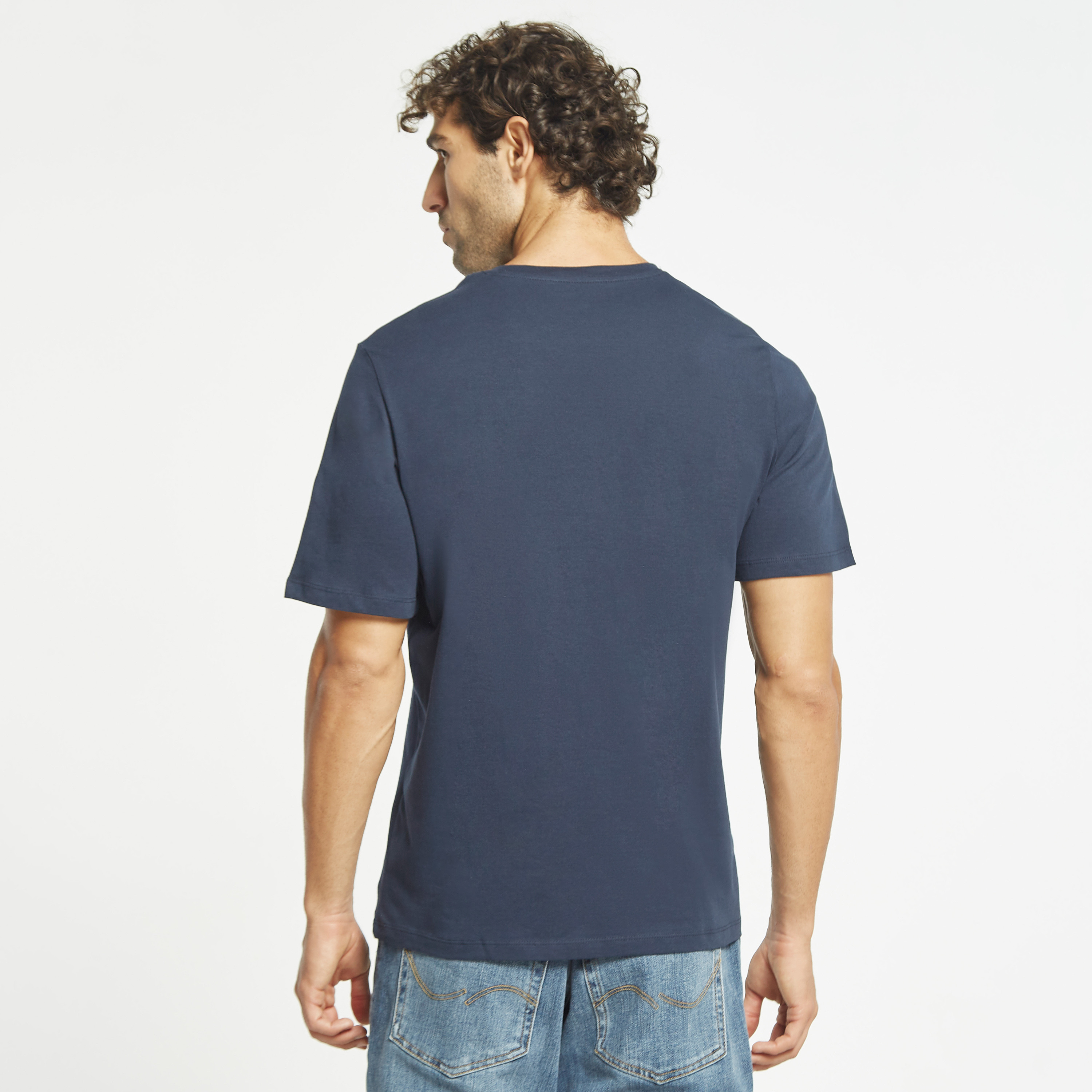  تي شيرت من جاك آند جونز مع شعار بأكمام قصيرة و ياقة مستديرة-men-clothing-tshirtsandpolos-tshirts-image-7
