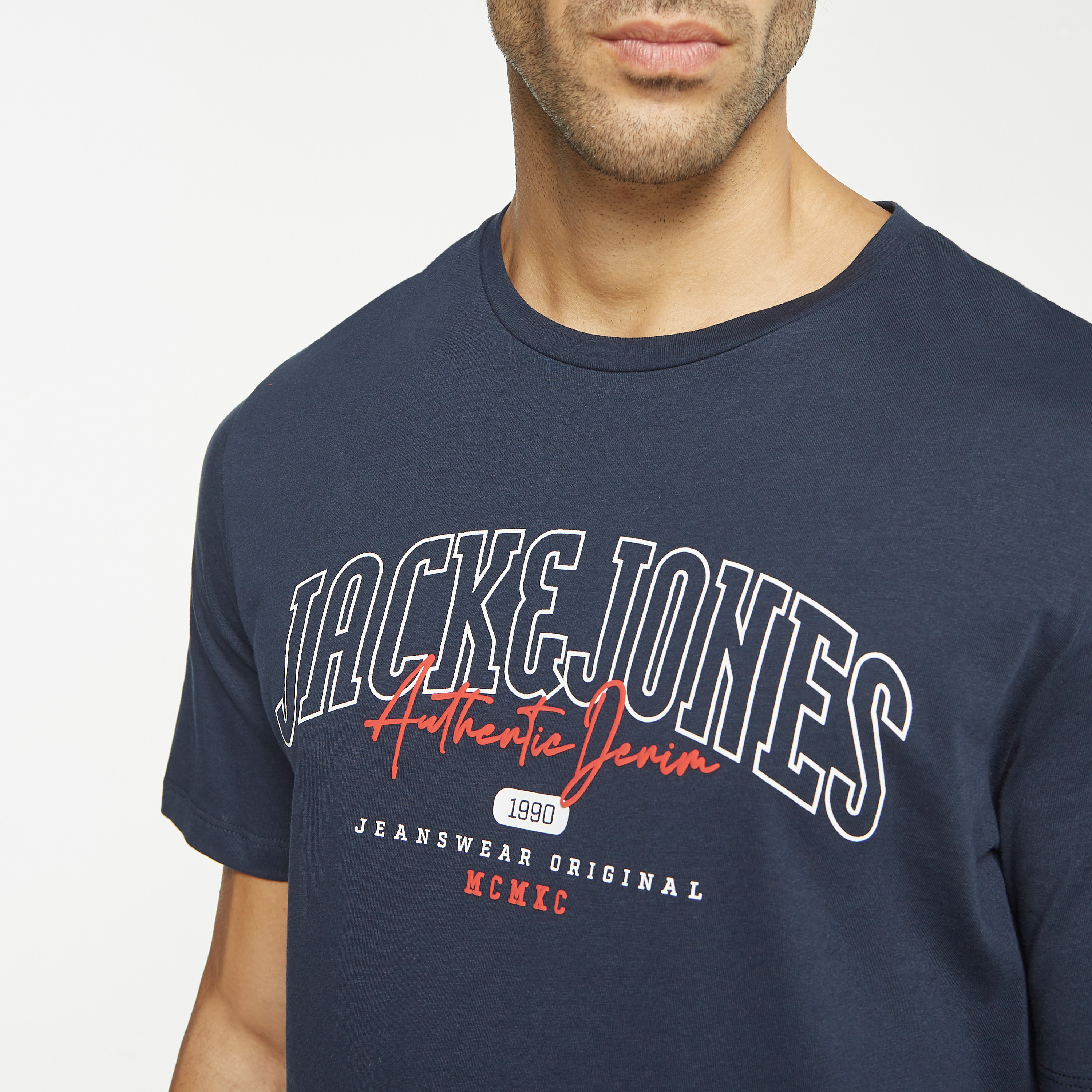  تي شيرت من جاك آند جونز مع شعار بأكمام قصيرة و ياقة مستديرة-men-clothing-tshirtsandpolos-tshirts-image-8