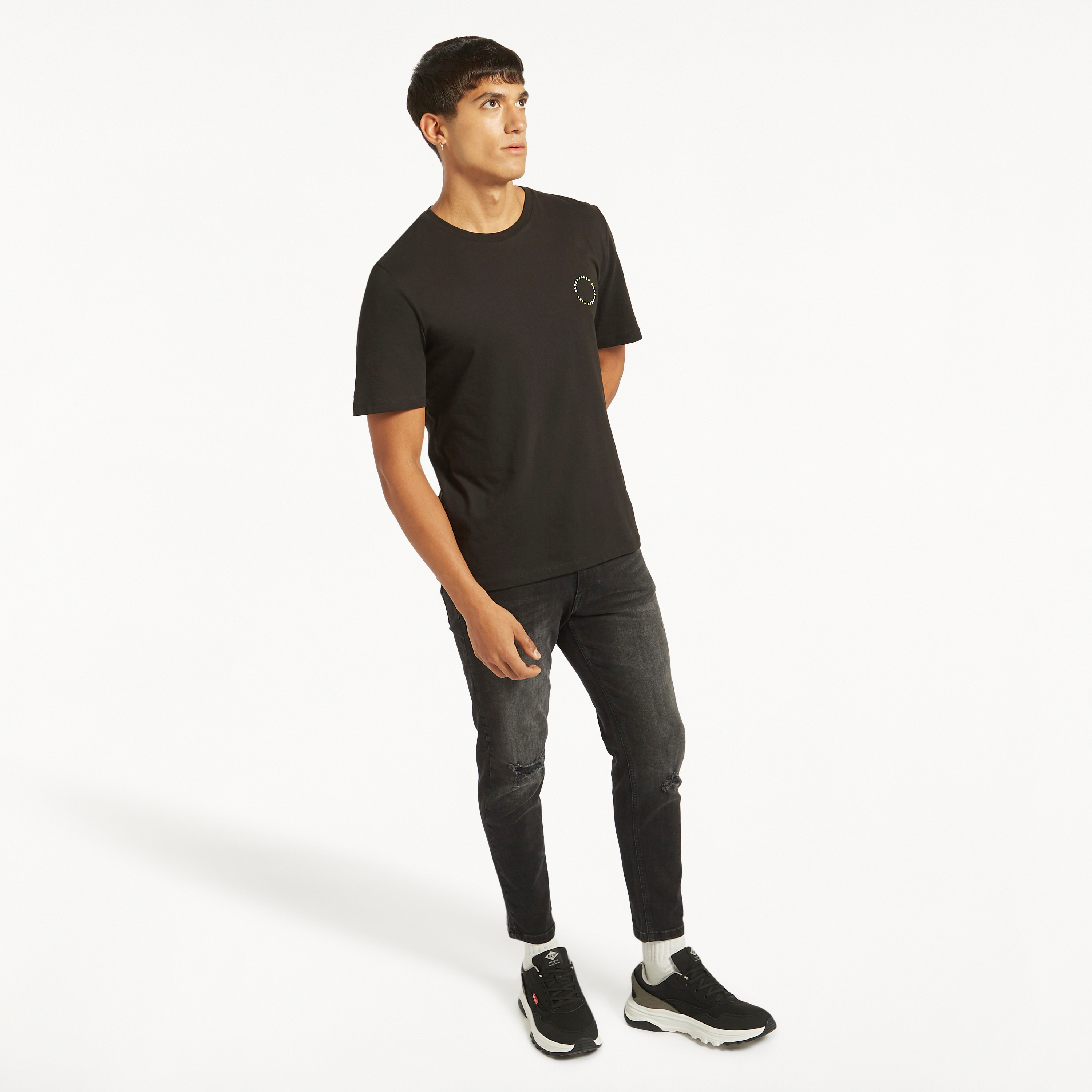  تي شيرت من جاك آند جونز مع شعار بأكمام قصيرة و ياقة مستديرة-men-clothing-tshirtsandpolos-tshirts-image-4