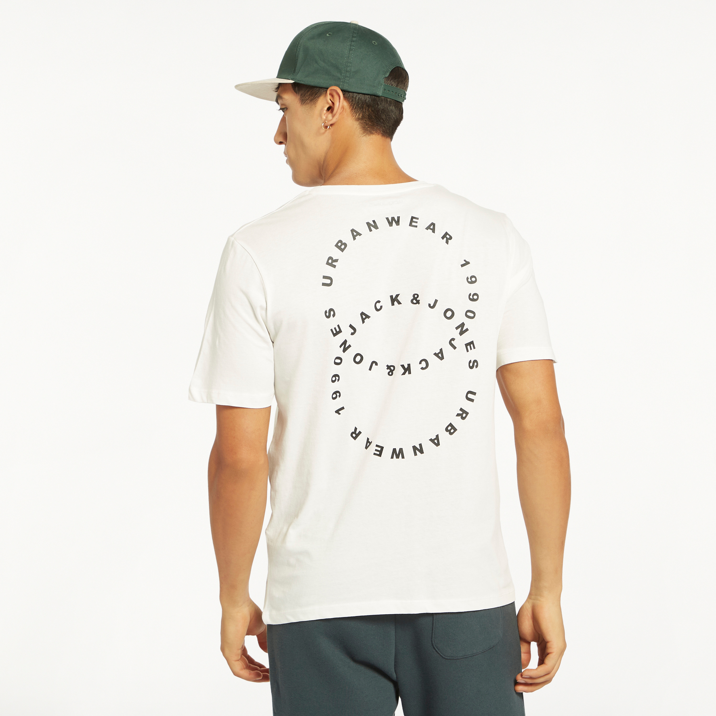  تي شيرت من جاك آند جونز مع شعار بأكمام قصيرة و ياقة مستديرة-men-clothing-tshirtsandpolos-tshirts-image-9