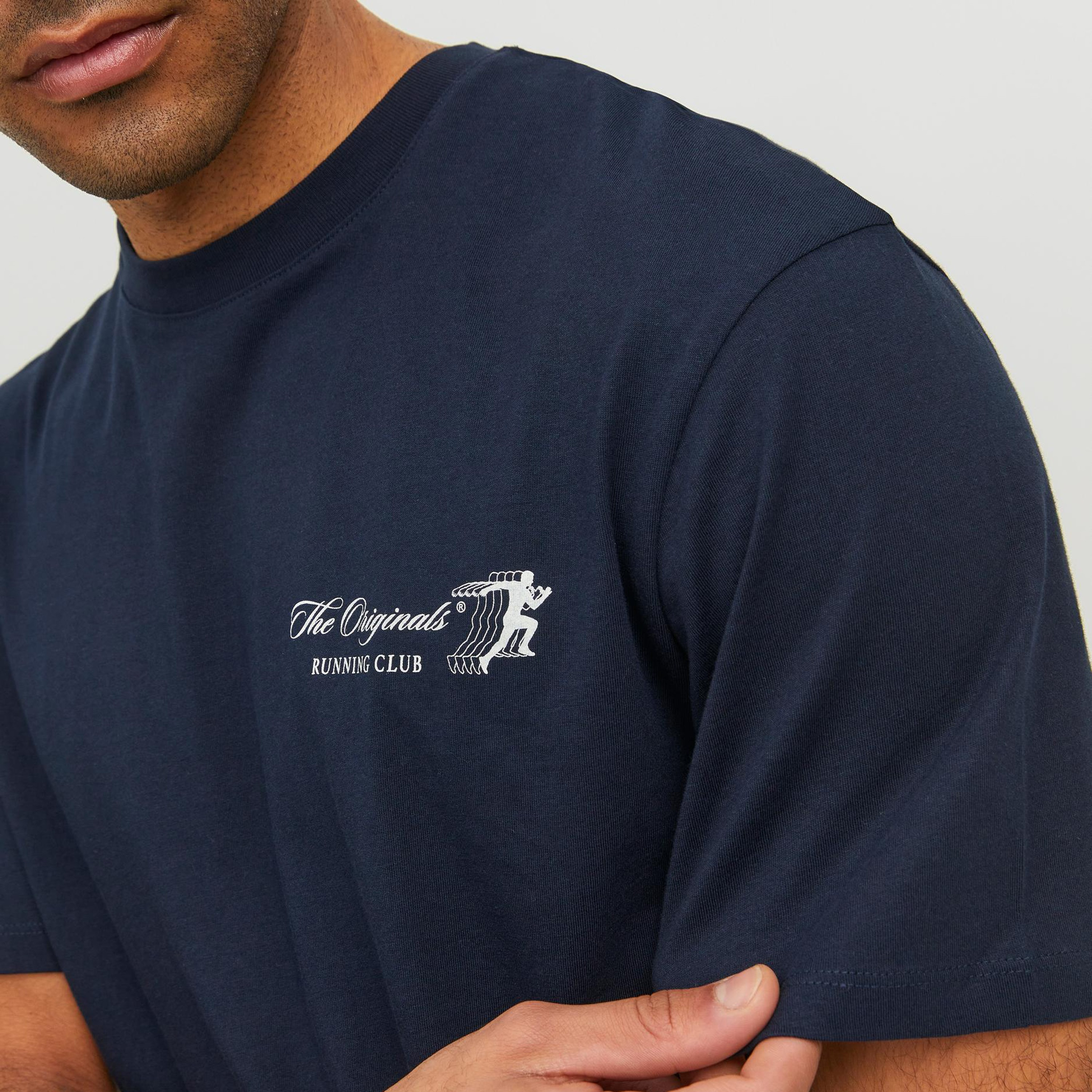  تي شيرت من جاك آند جونز مع مطبوع بأكمام قصيرة و ياقة مستديرة-men-clothing-tshirtsandpolos-tshirts-image-3