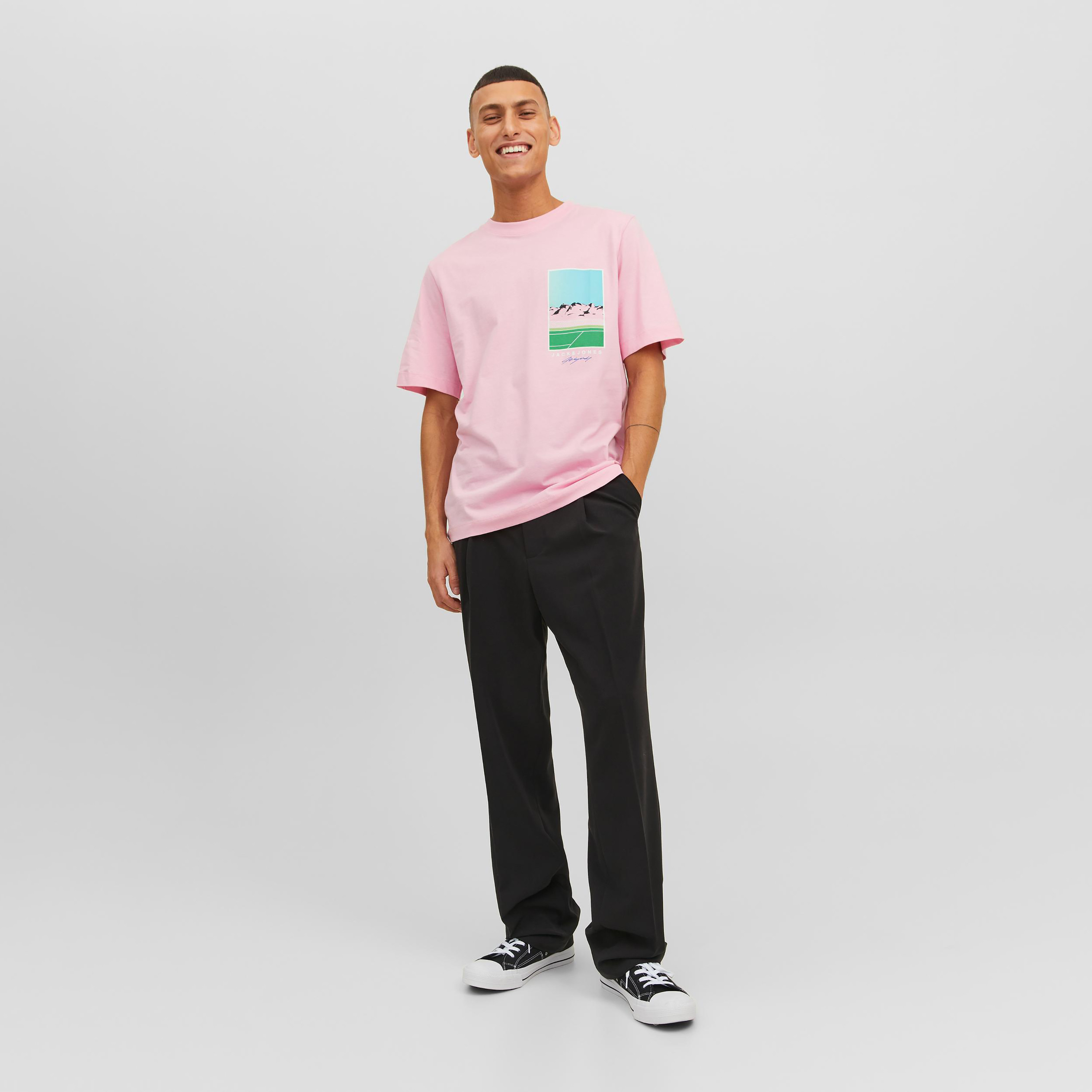  تي شيرت من جاك آند جونز مع جرافيك بأكمام قصيرة و ياقة مستديرة-men-clothing-tshirtsandpolos-tshirts-image-10