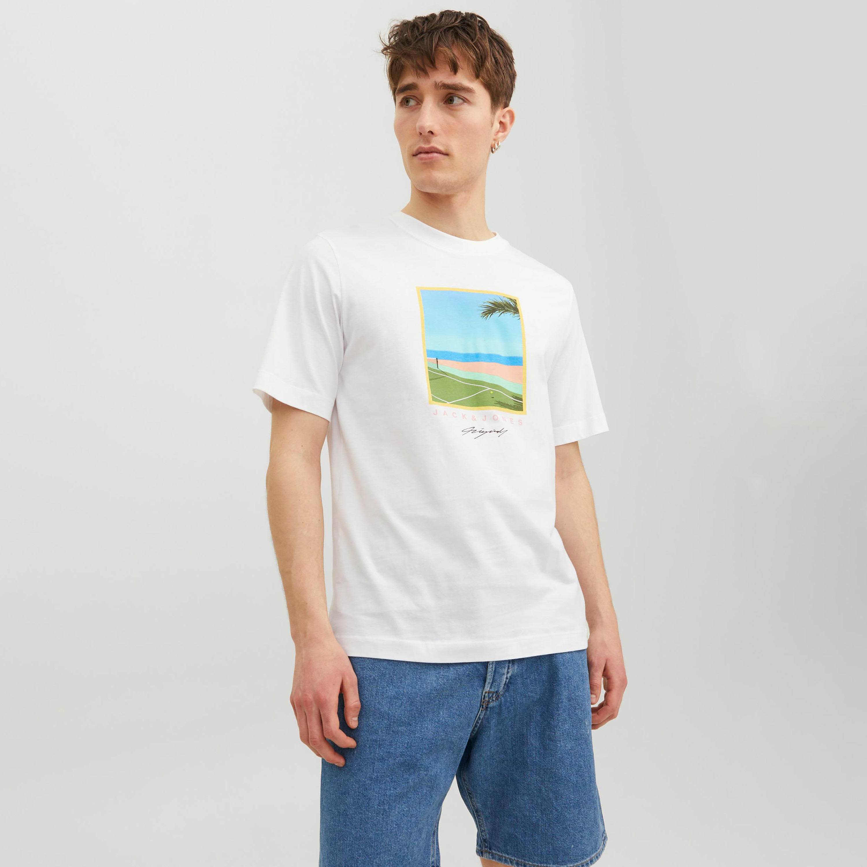  تي شيرت من جاك آند جونز مع جرافيك بأكمام قصيرة و ياقة مستديرة-men-clothing-tshirtsandpolos-tshirts-image-1