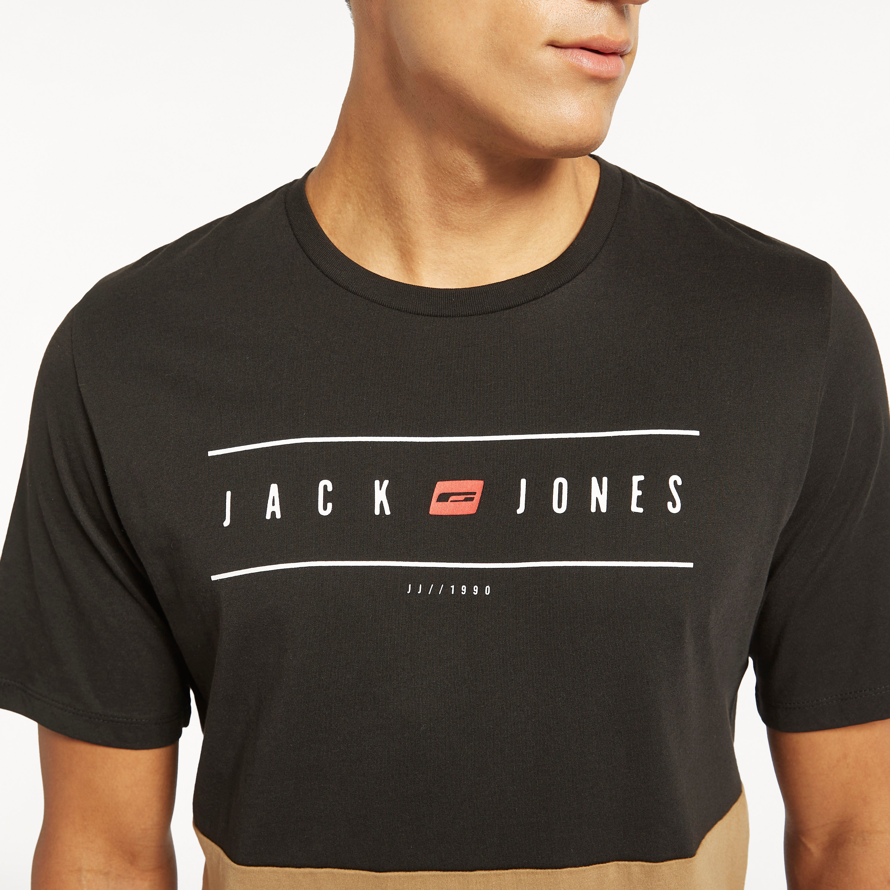  تي شيرت من جاك آند جونز بأكمام قصيرة و ياقة مستديرة و ضيقة-men-clothing-tshirtsandpolos-tshirts-image-2