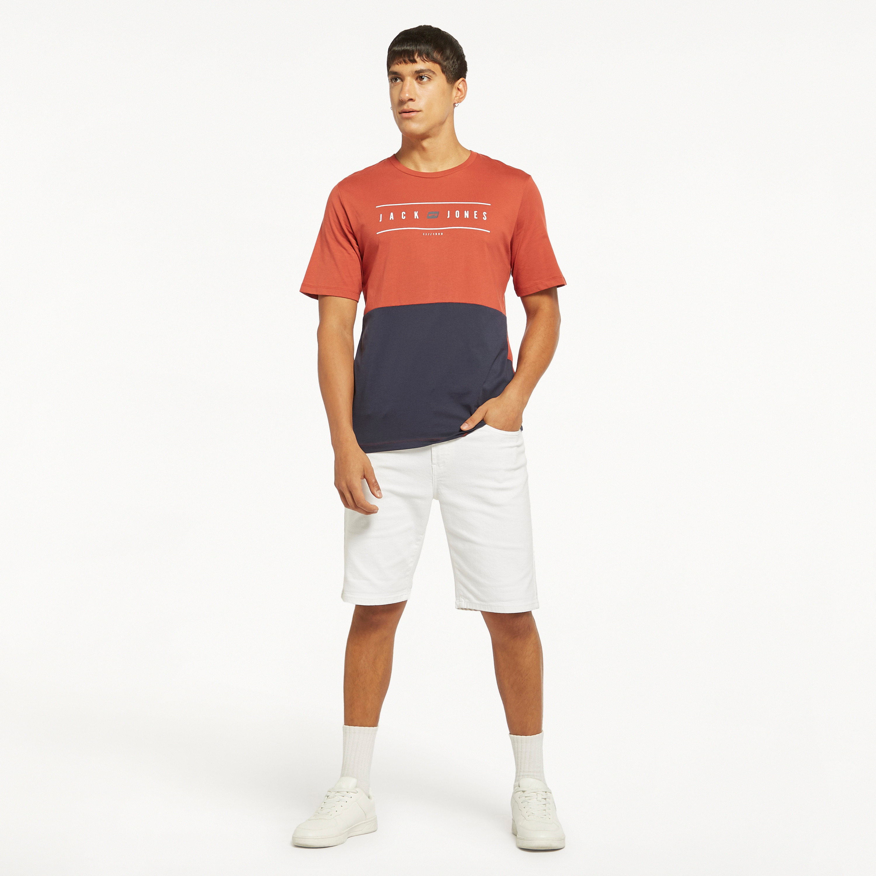  تي شيرت من جاك آند جونز بأكمام قصيرة و ياقة مستديرة و ضيقة-men-clothing-tshirtsandpolos-tshirts-image-11