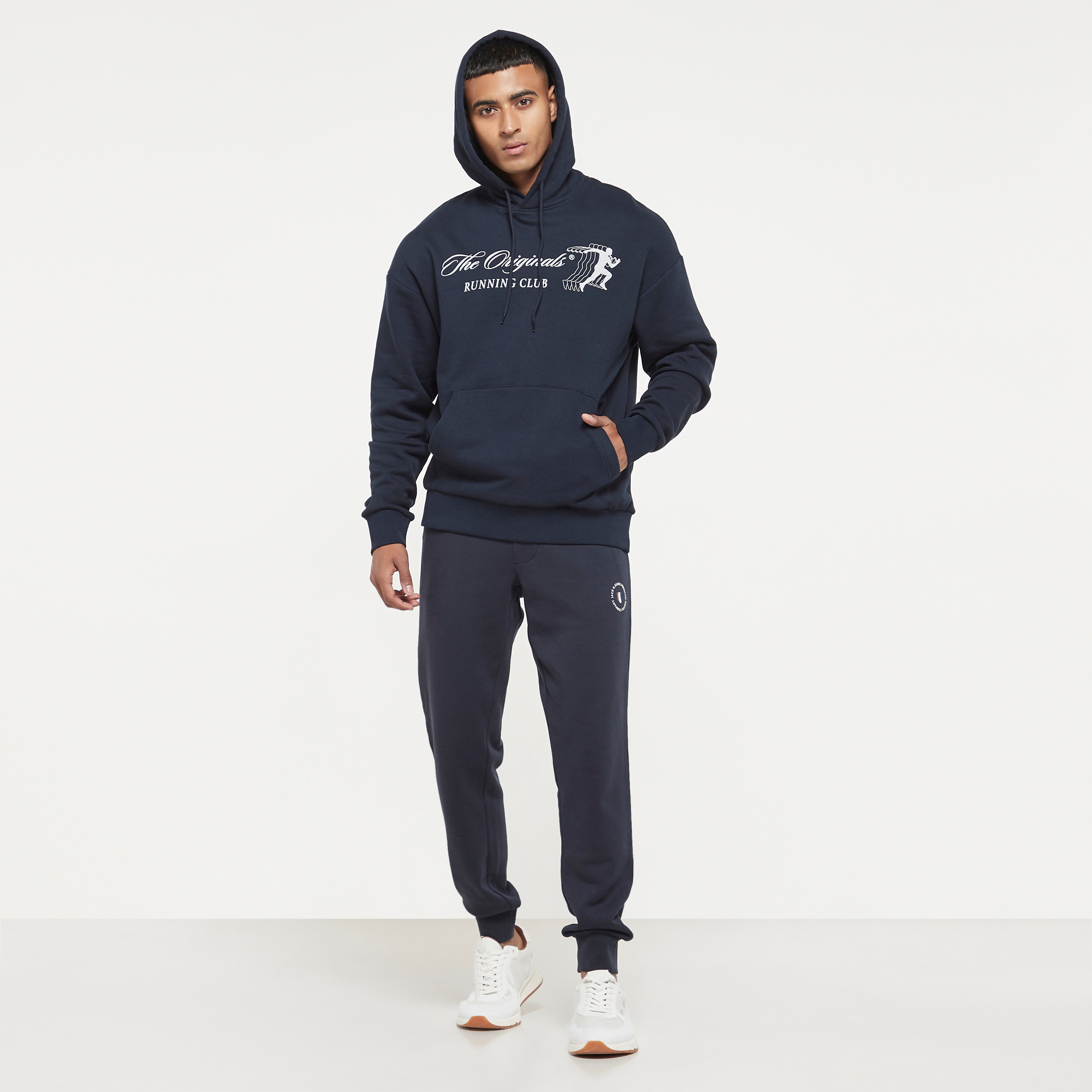  هودي من جاك آند جونز مطبوع بأكمام طويلة مع جيب كانغارو-men-winterwear-hoodiesandsweatshirts-image-2