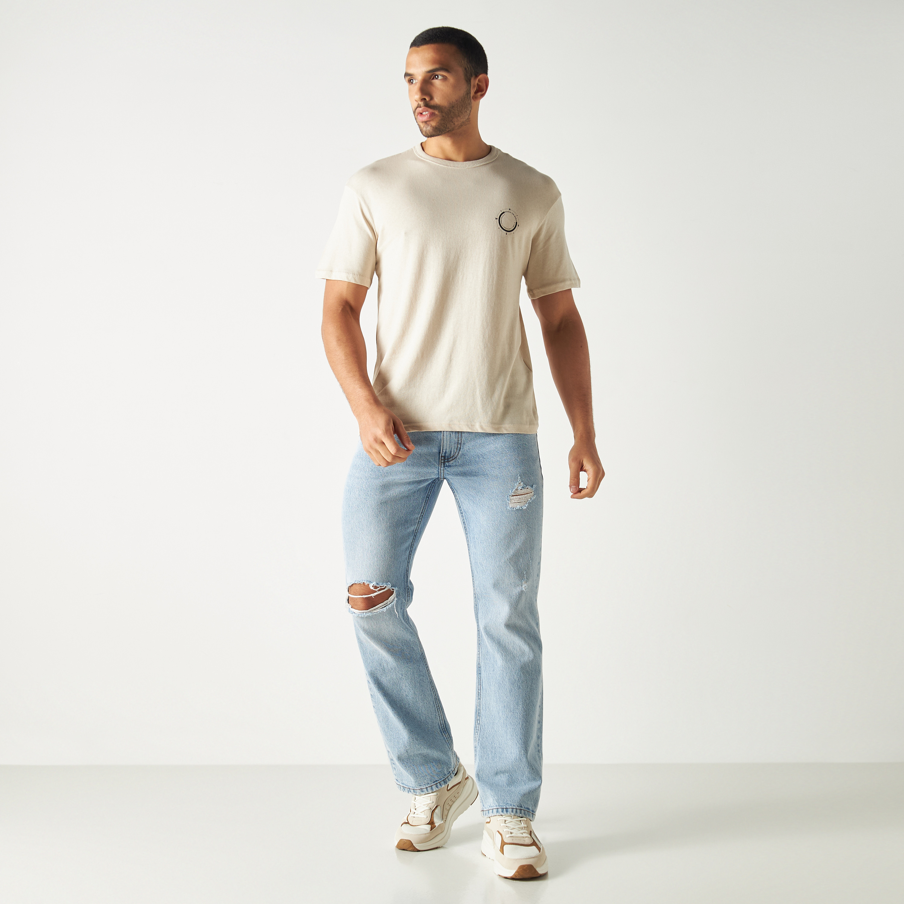  تي شيرت من جاك آند جونز مع جرافيك بأكمام قصيرة و ياقة مستديرة-men-clothing-tshirtsandpolos-tshirts-image-10
