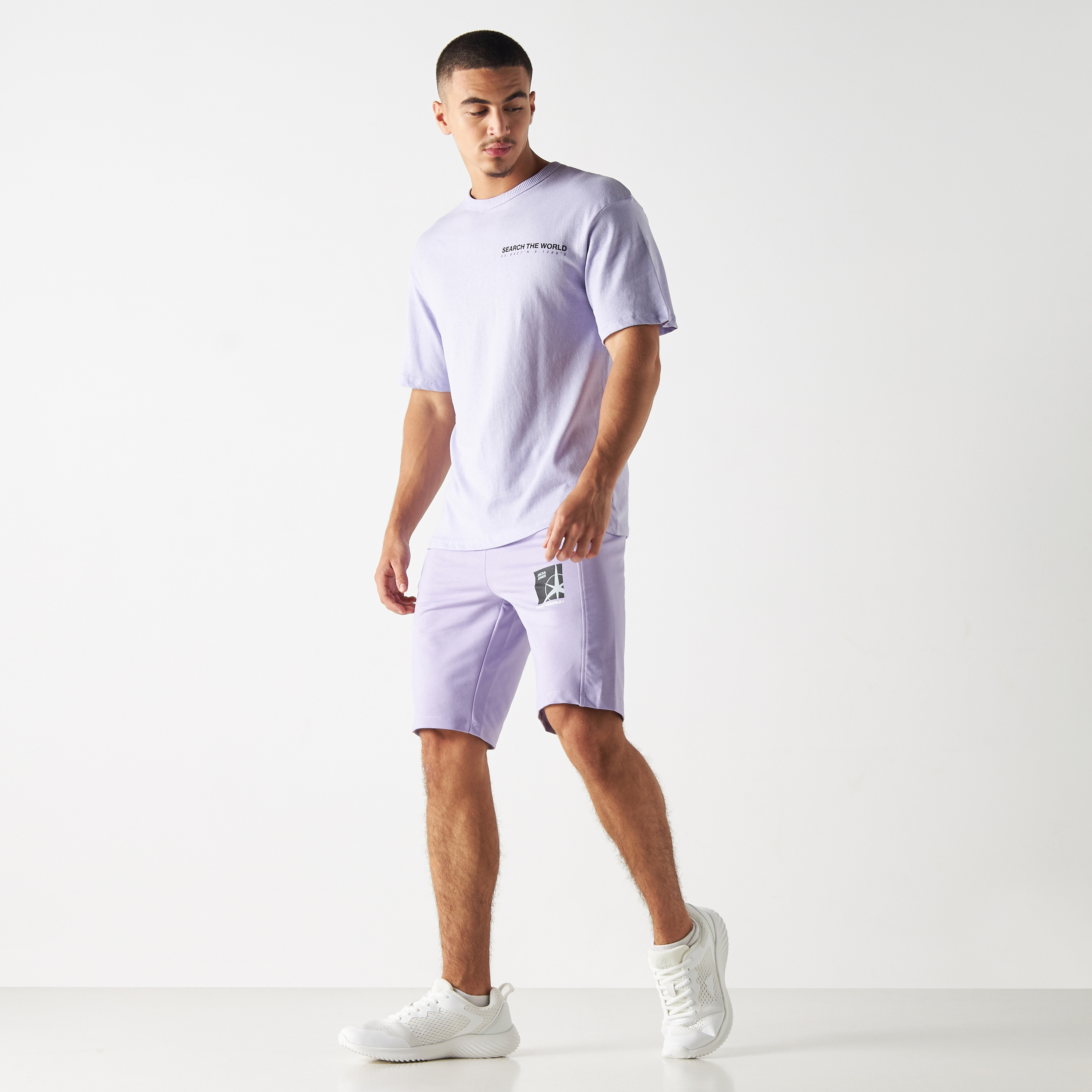  تي شيرت من جاك آند جونز مع جرافيك بأكمام قصيرة و ياقة مستديرة-men-clothing-tshirtsandpolos-tshirts-image-14