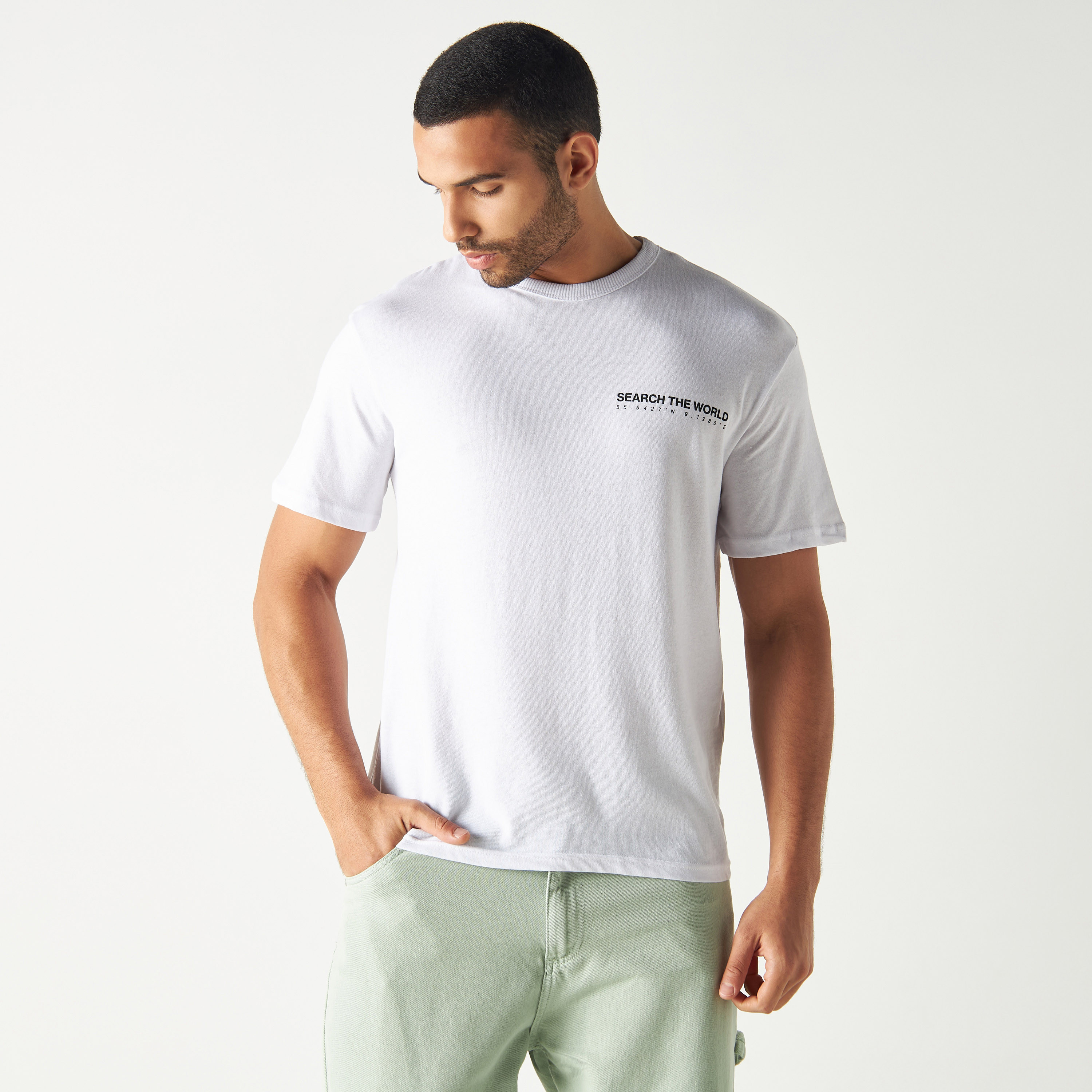  تي شيرت من جاك آند جونز مع جرافيك بأكمام قصيرة و ياقة مستديرة-men-clothing-tshirtsandpolos-tshirts-image-5