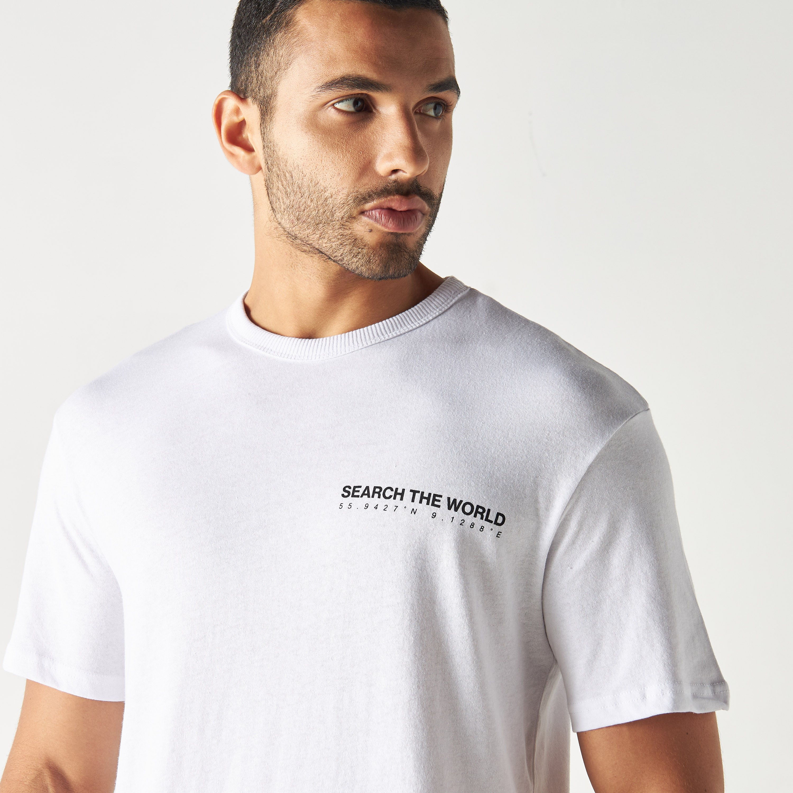  تي شيرت من جاك آند جونز مع جرافيك بأكمام قصيرة و ياقة مستديرة-men-clothing-tshirtsandpolos-tshirts-image-8