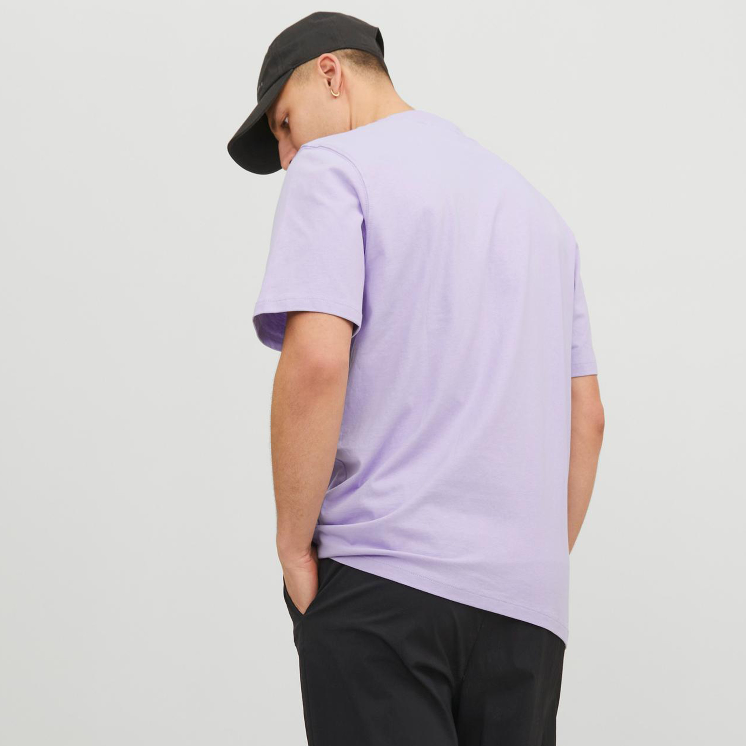 تي شيرت من جاك آند جونز بأكمام قصيرة و ياقة دائرية مع باتش بوكيت -men-clothing-tshirtsandpolos-tshirts-image-8