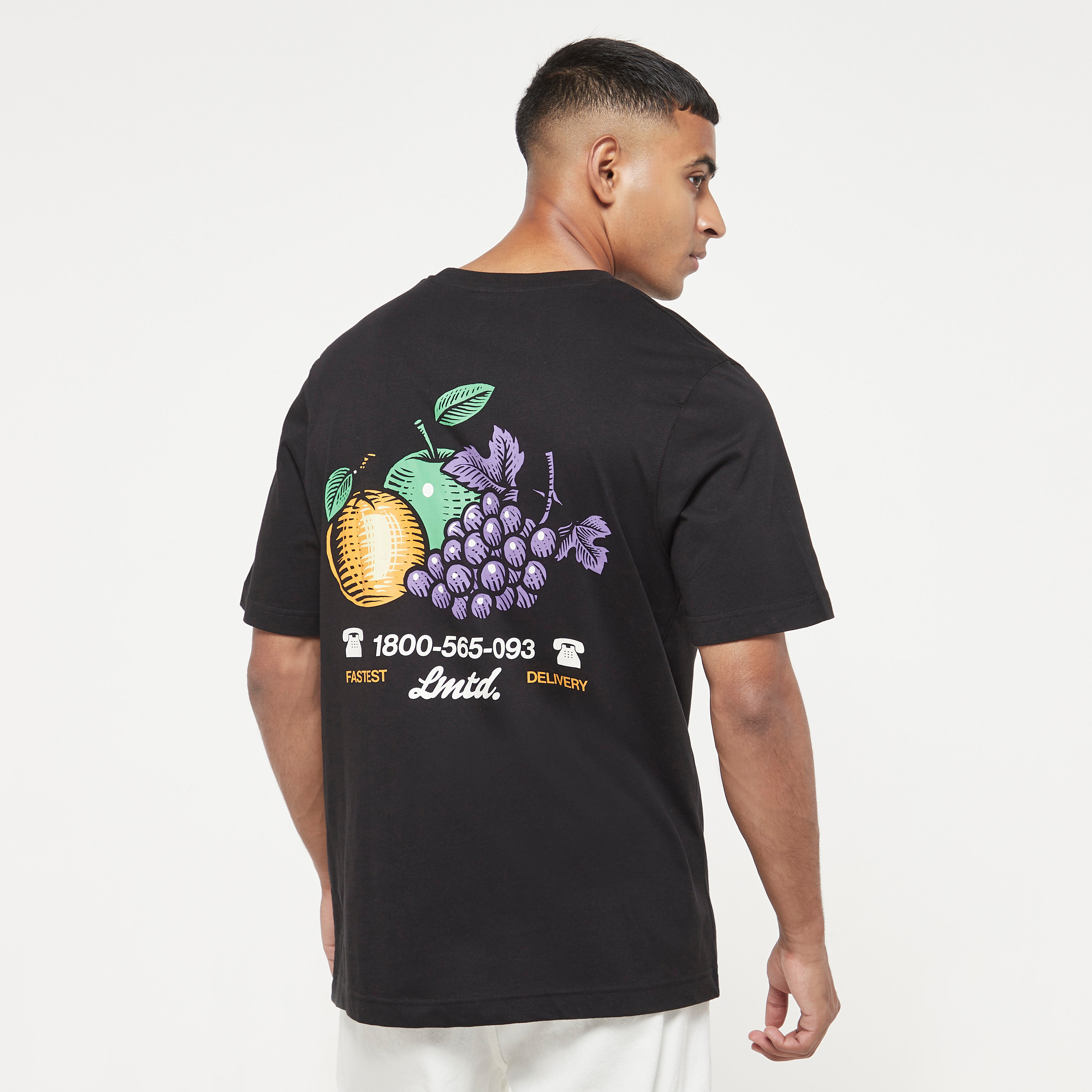 تي شيرت من جاك آند جونز مع جرافيك بأكمام قصيرة و ياقة مستديرة -men-clothing-tshirtsandpolos-tshirts-image-1