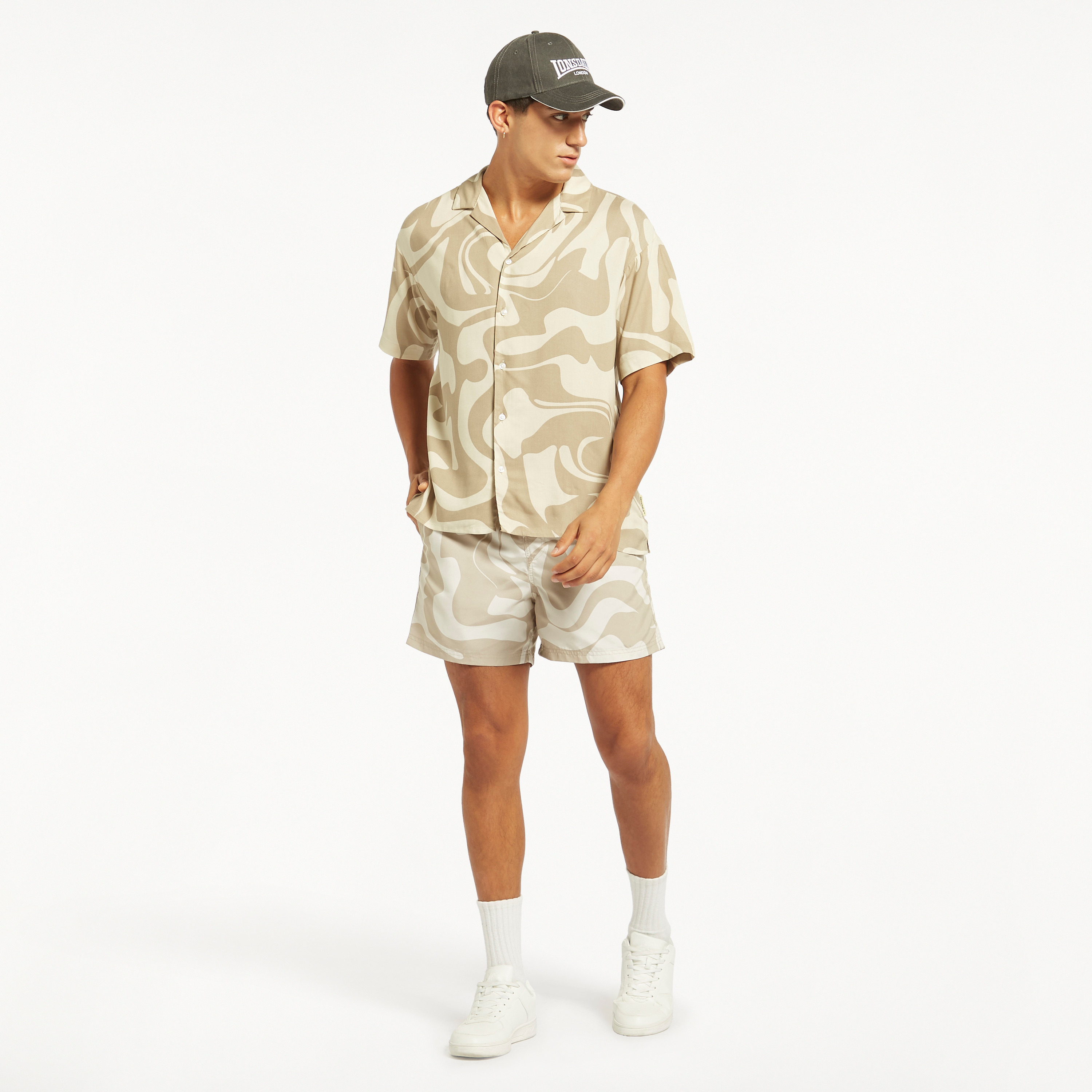 قميص كاجوال من جاك آند جونز بياقة كوبية وأكمام قصيرة مع طبعة -men-clothing-shirts-image-1