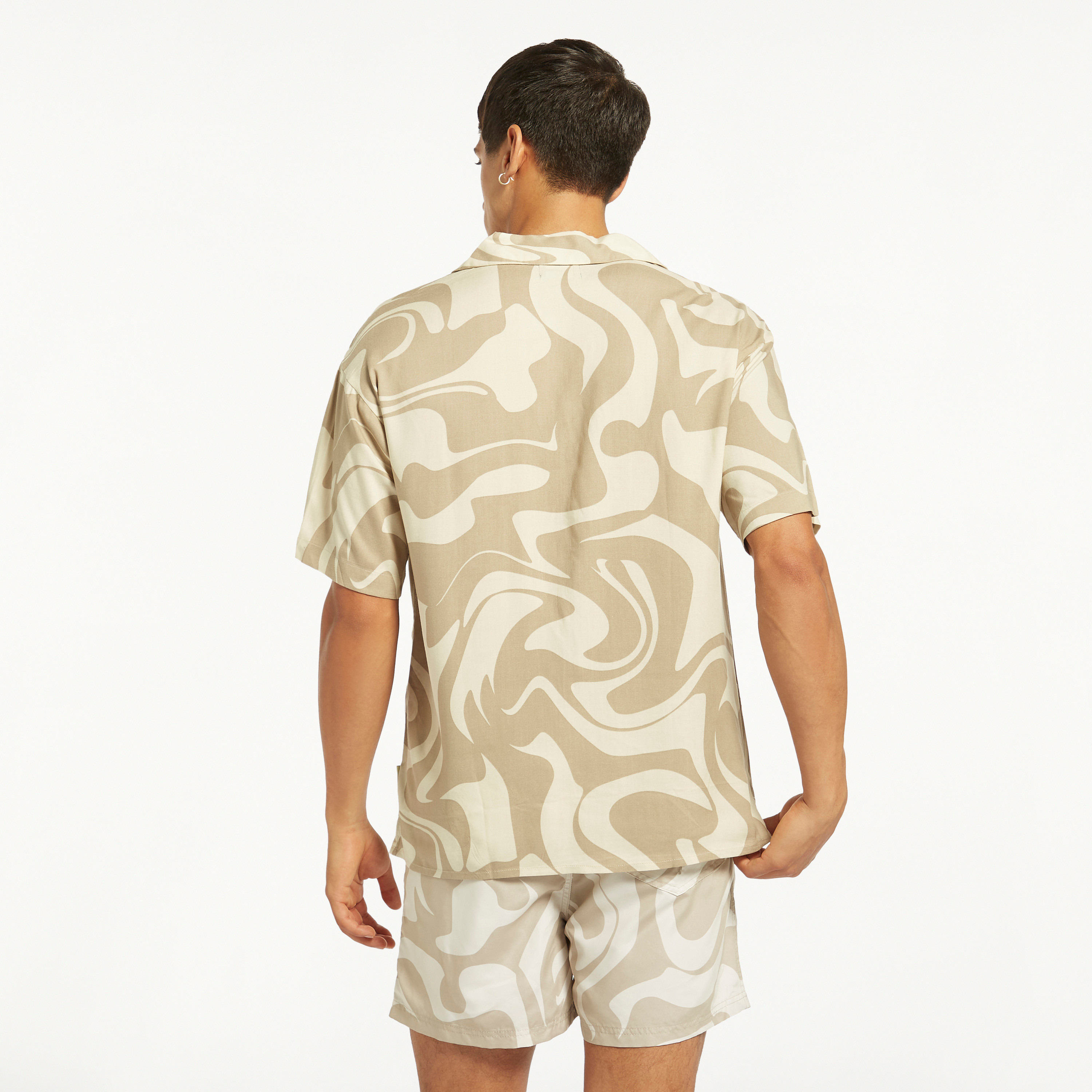 قميص كاجوال من جاك آند جونز بياقة كوبية وأكمام قصيرة مع طبعة -men-clothing-shirts-image-3