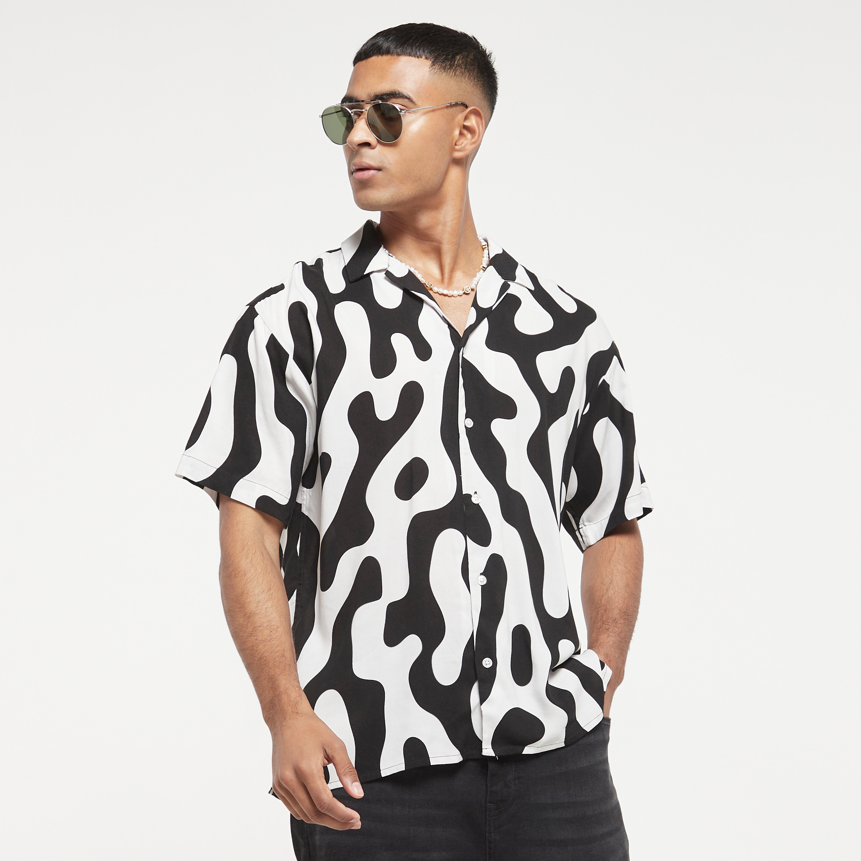 قميص كاجوال من جاك آند جونز بياقة كوبية وأكمام قصيرة مع طبعة -men-clothing-shirts-image-5