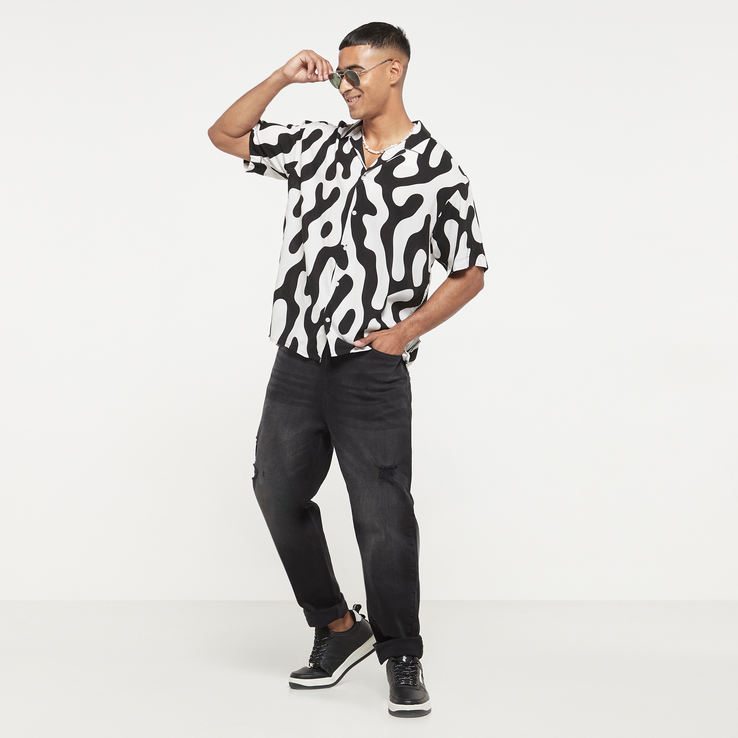 قميص كاجوال من جاك آند جونز بياقة كوبية وأكمام قصيرة مع طبعة -men-clothing-shirts-image-6