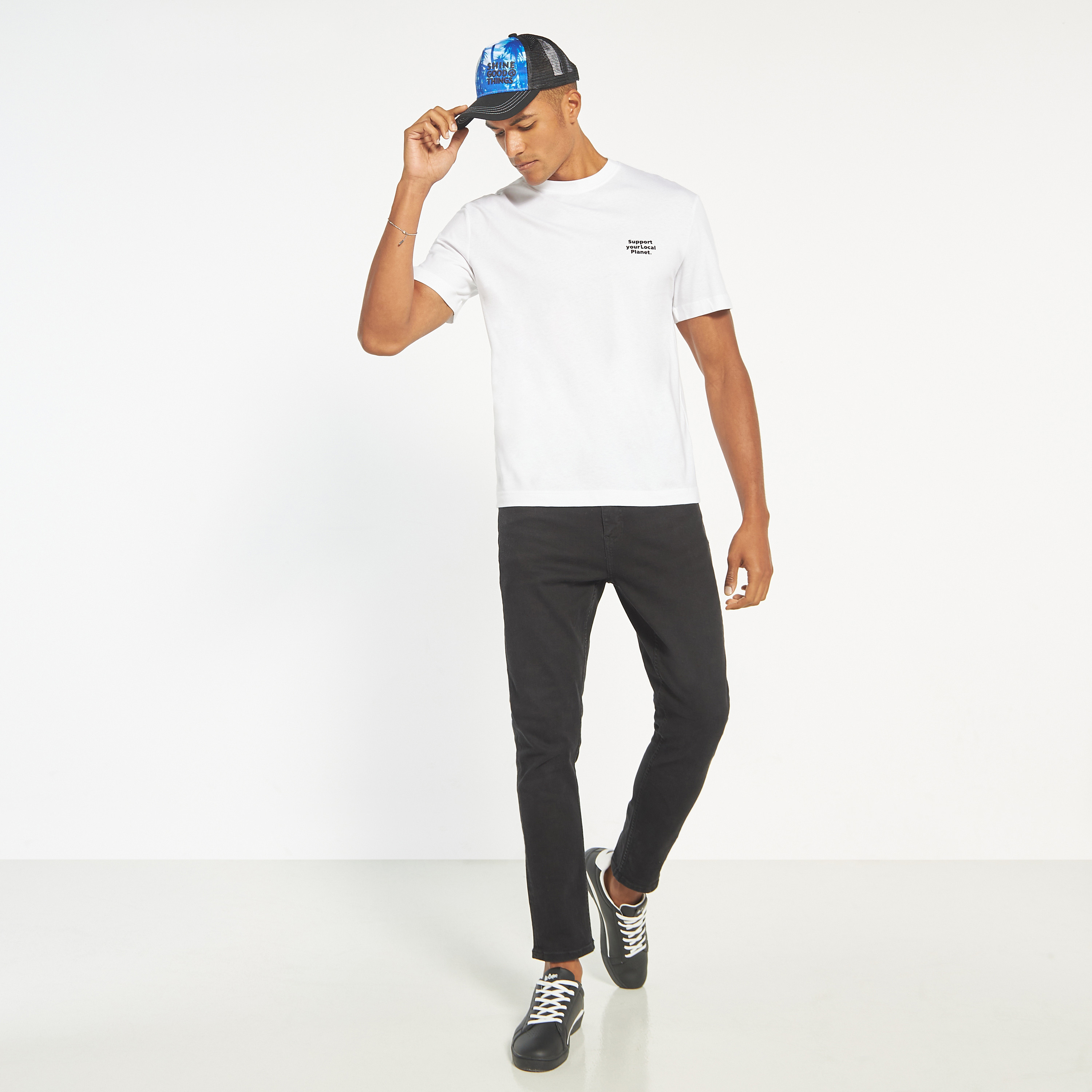 تي شيرت من جاك آند جونز مع مطبوع بأكمام قصيرة و ياقة مستديرة -men-clothing-tshirtsandpolos-tshirts-image-2