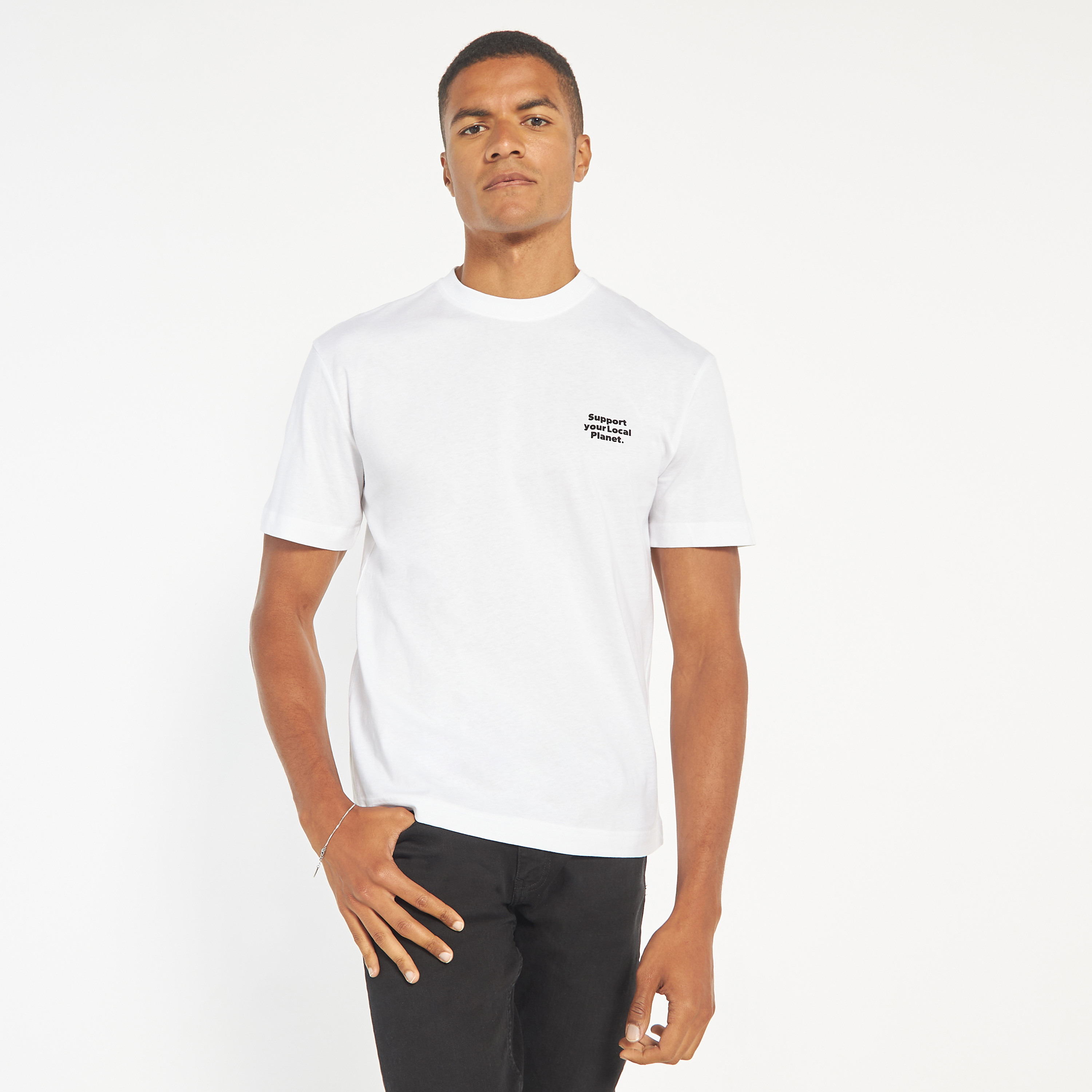 تي شيرت من جاك آند جونز مع مطبوع بأكمام قصيرة و ياقة مستديرة -men-clothing-tshirtsandpolos-tshirts-image-3