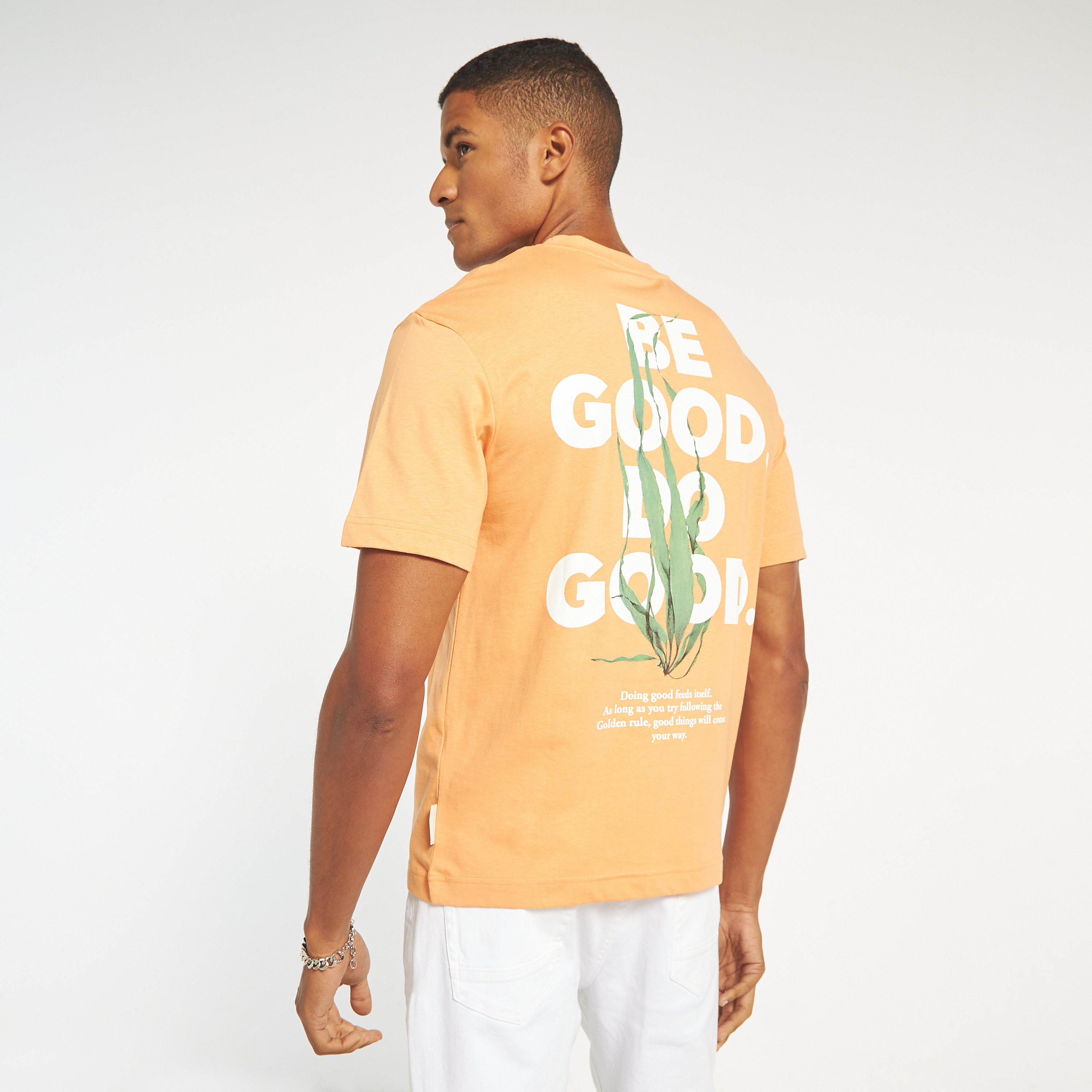 تي شيرت من جاك آند جونز مع مطبوع بأكمام قصيرة و ياقة مستديرة -men-clothing-tshirtsandpolos-tshirts-image-9