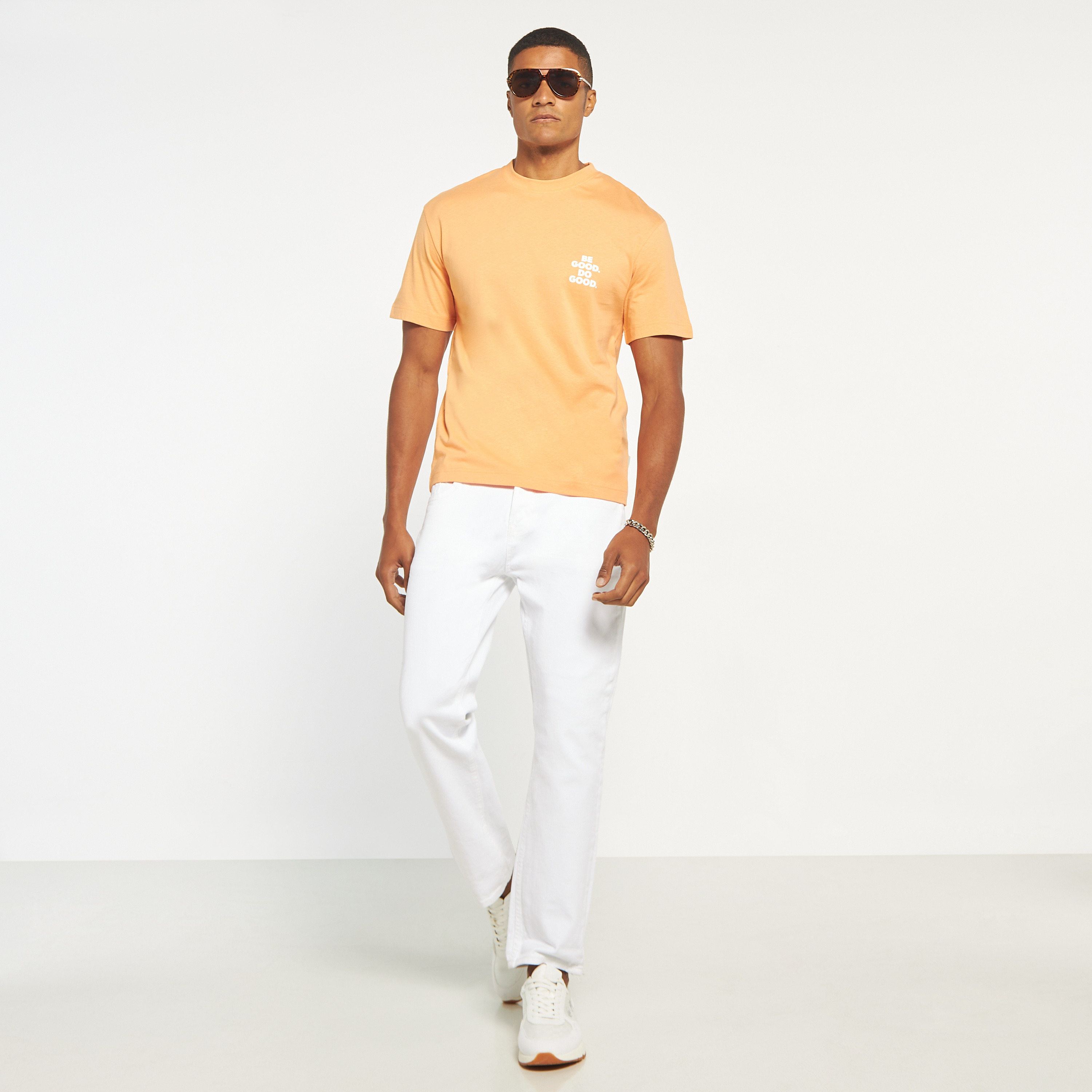 تي شيرت من جاك آند جونز مع مطبوع بأكمام قصيرة و ياقة مستديرة -men-clothing-tshirtsandpolos-tshirts-image-10
