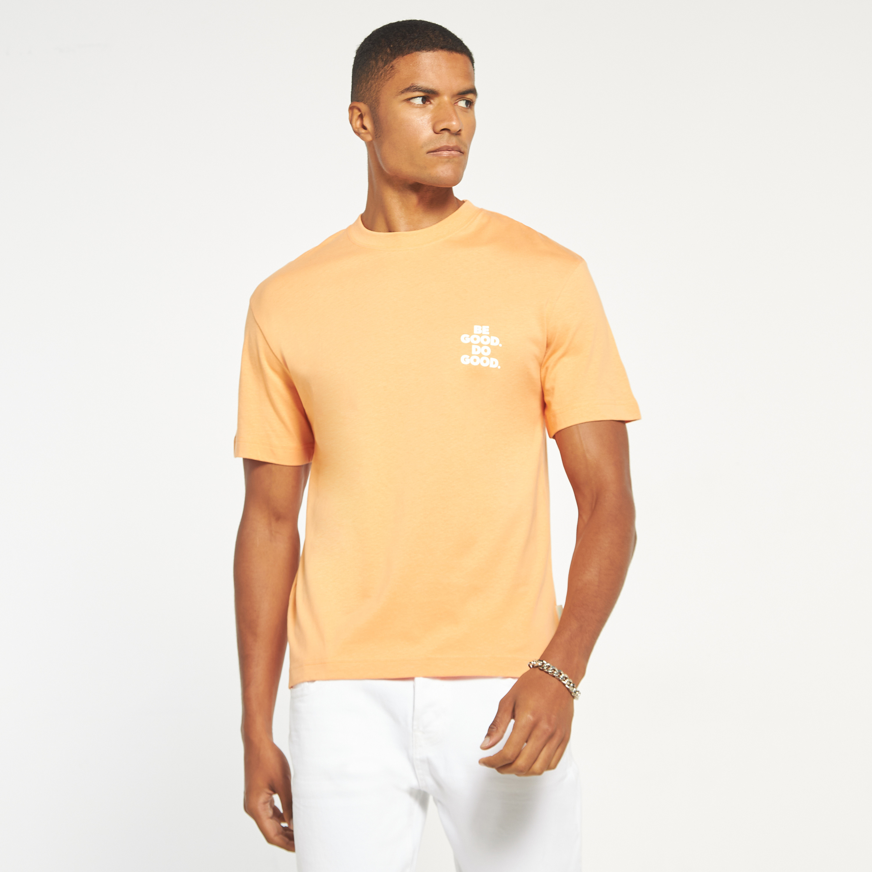 تي شيرت من جاك آند جونز مع مطبوع بأكمام قصيرة و ياقة مستديرة -men-clothing-tshirtsandpolos-tshirts-image-11