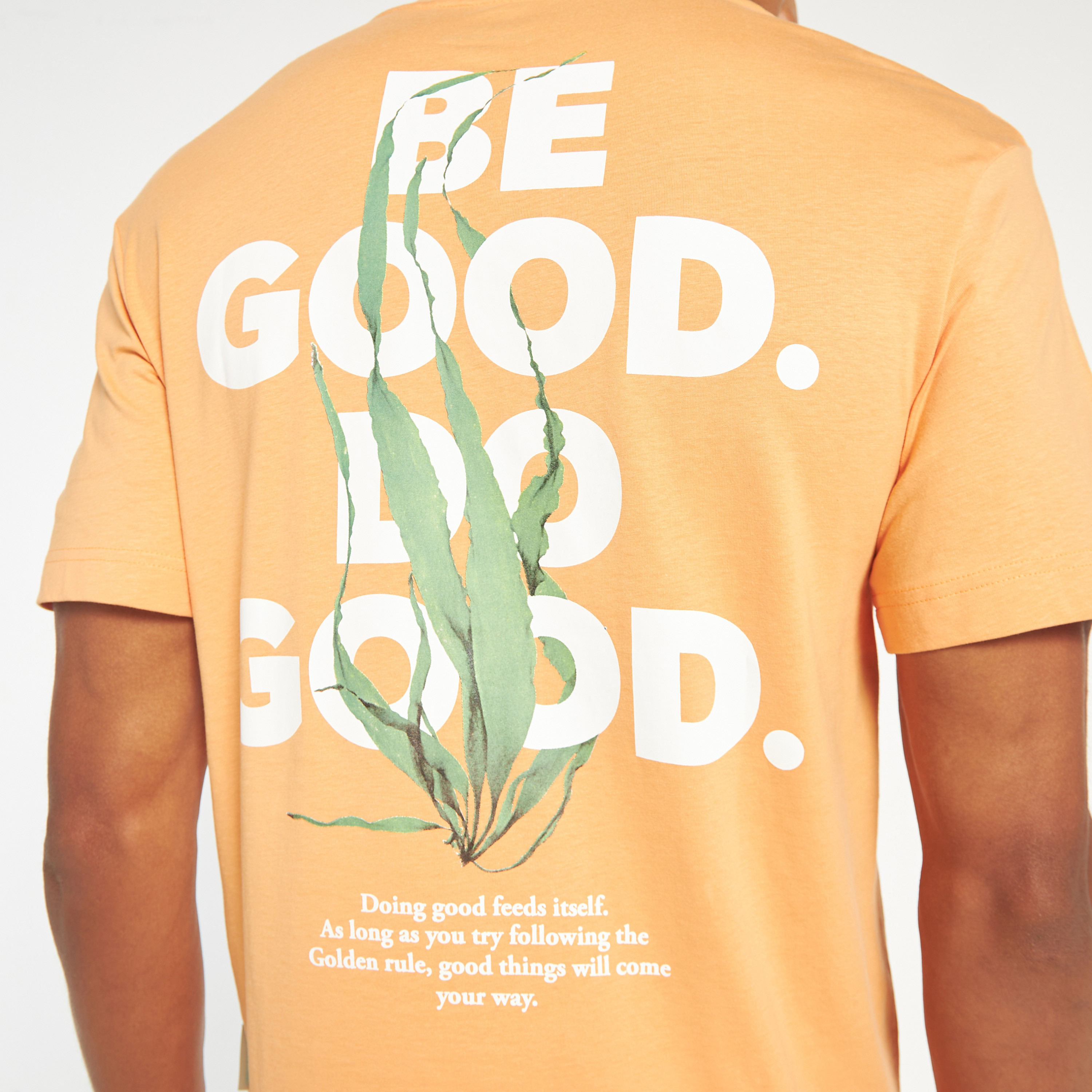 تي شيرت من جاك آند جونز مع مطبوع بأكمام قصيرة و ياقة مستديرة -men-clothing-tshirtsandpolos-tshirts-image-12