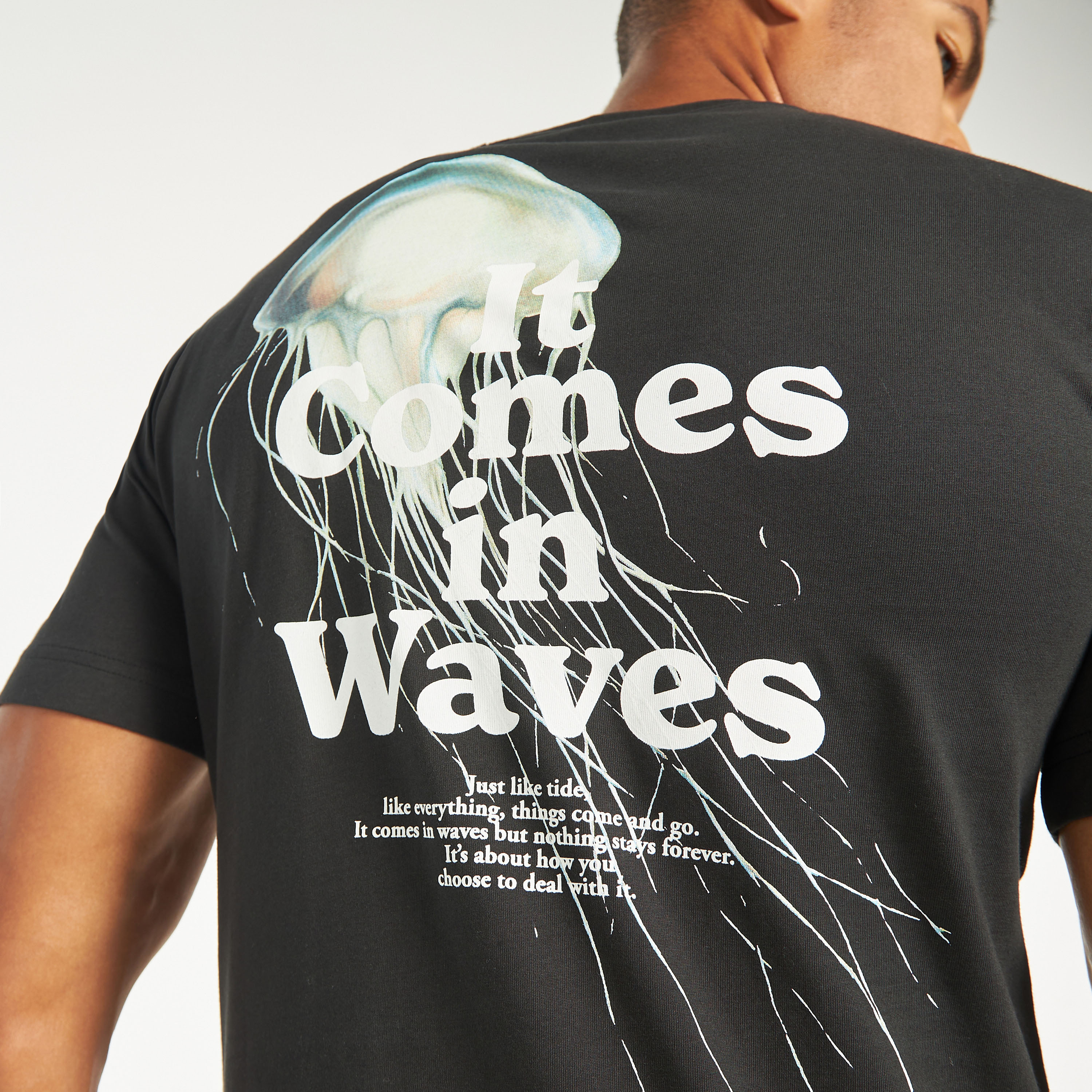 تي شيرت من جاك آند جونز مع مطبوع بأكمام قصيرة و ياقة مستديرة -men-clothing-tshirtsandpolos-tshirts-image-16