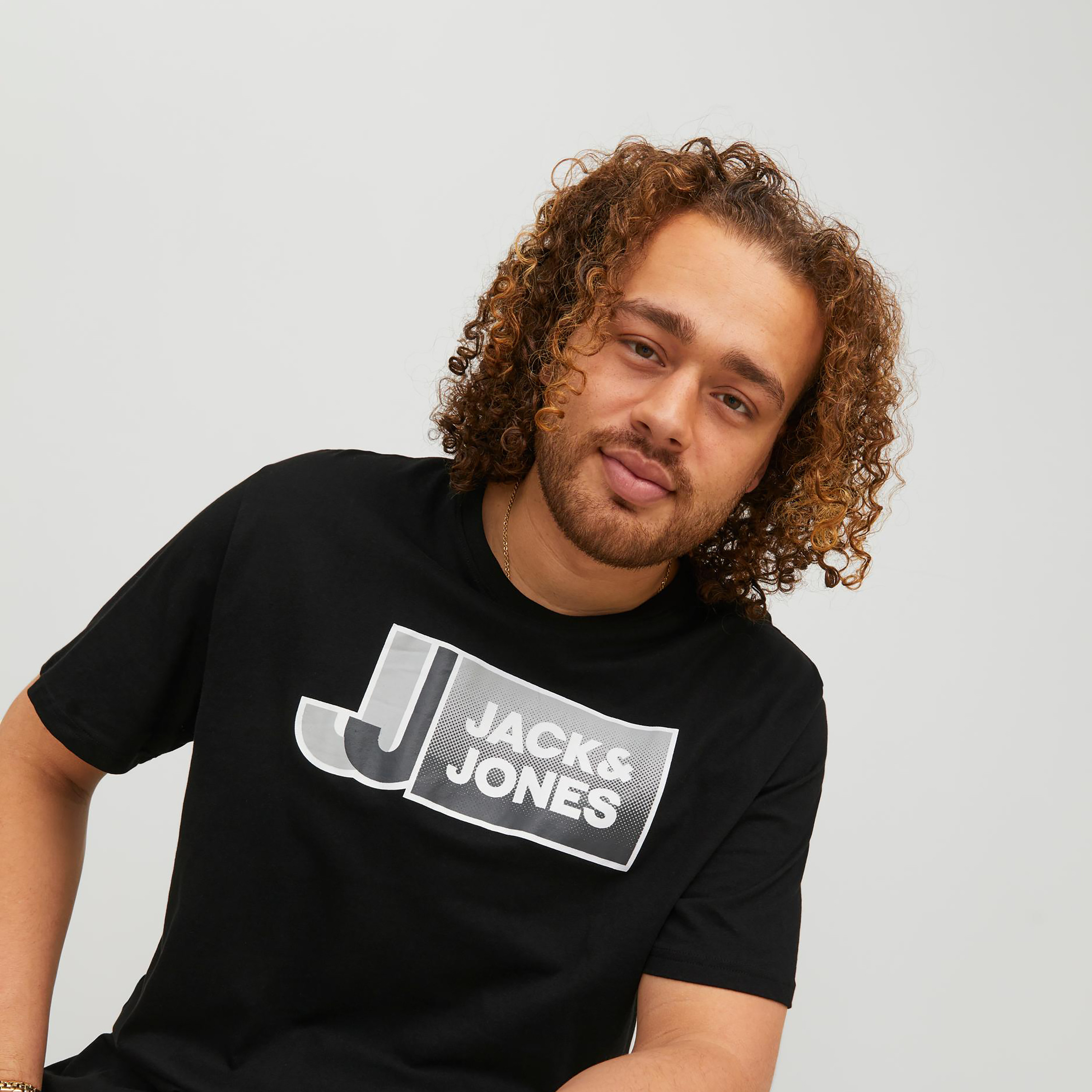 تي شيرت من جاك آند جونز مطبوع بأكمام قصيرة و ياقة مستديرة-men-clothing-tshirtsandpolos-tshirts-image-3