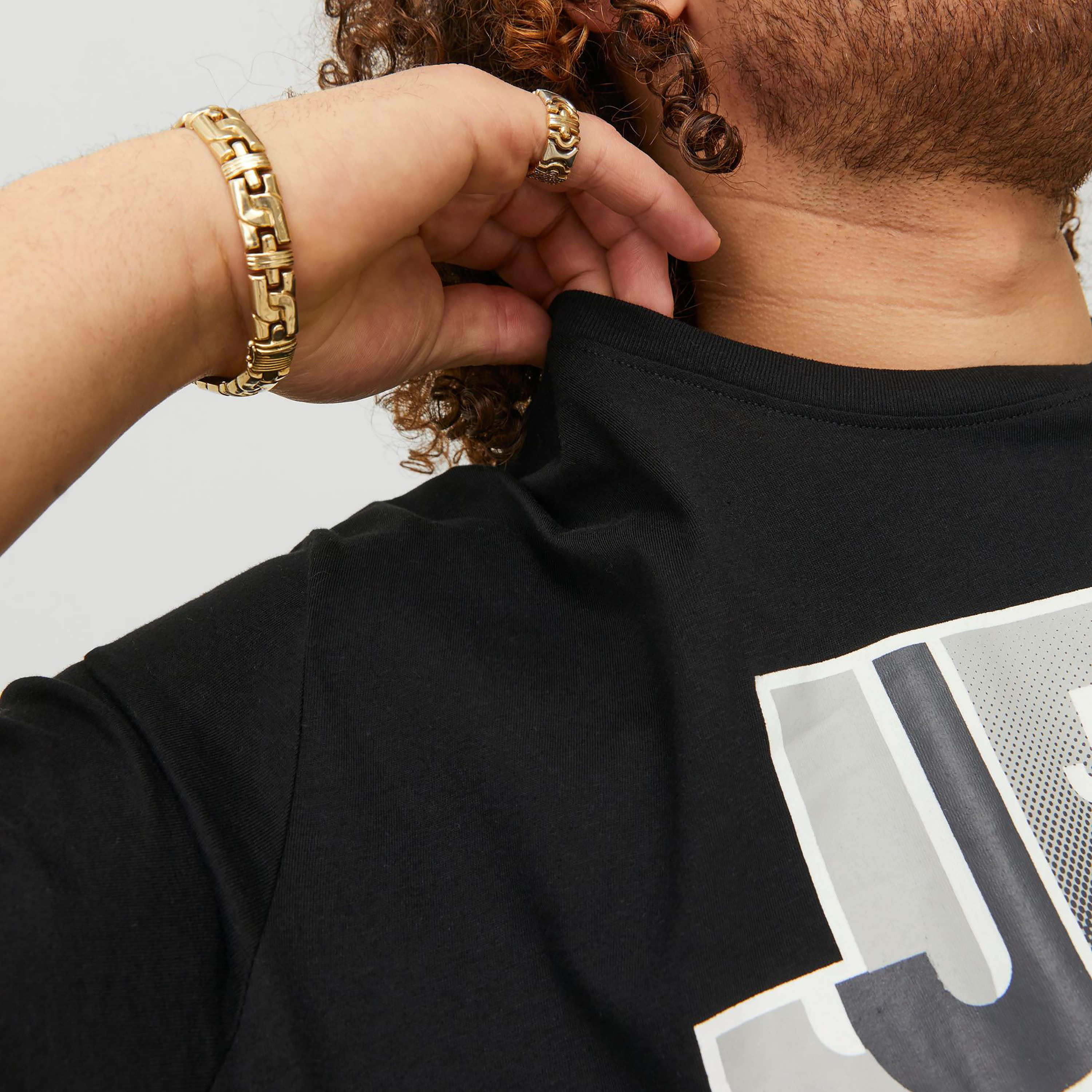 تي شيرت من جاك آند جونز مطبوع بأكمام قصيرة و ياقة مستديرة-men-clothing-tshirtsandpolos-tshirts-image-6