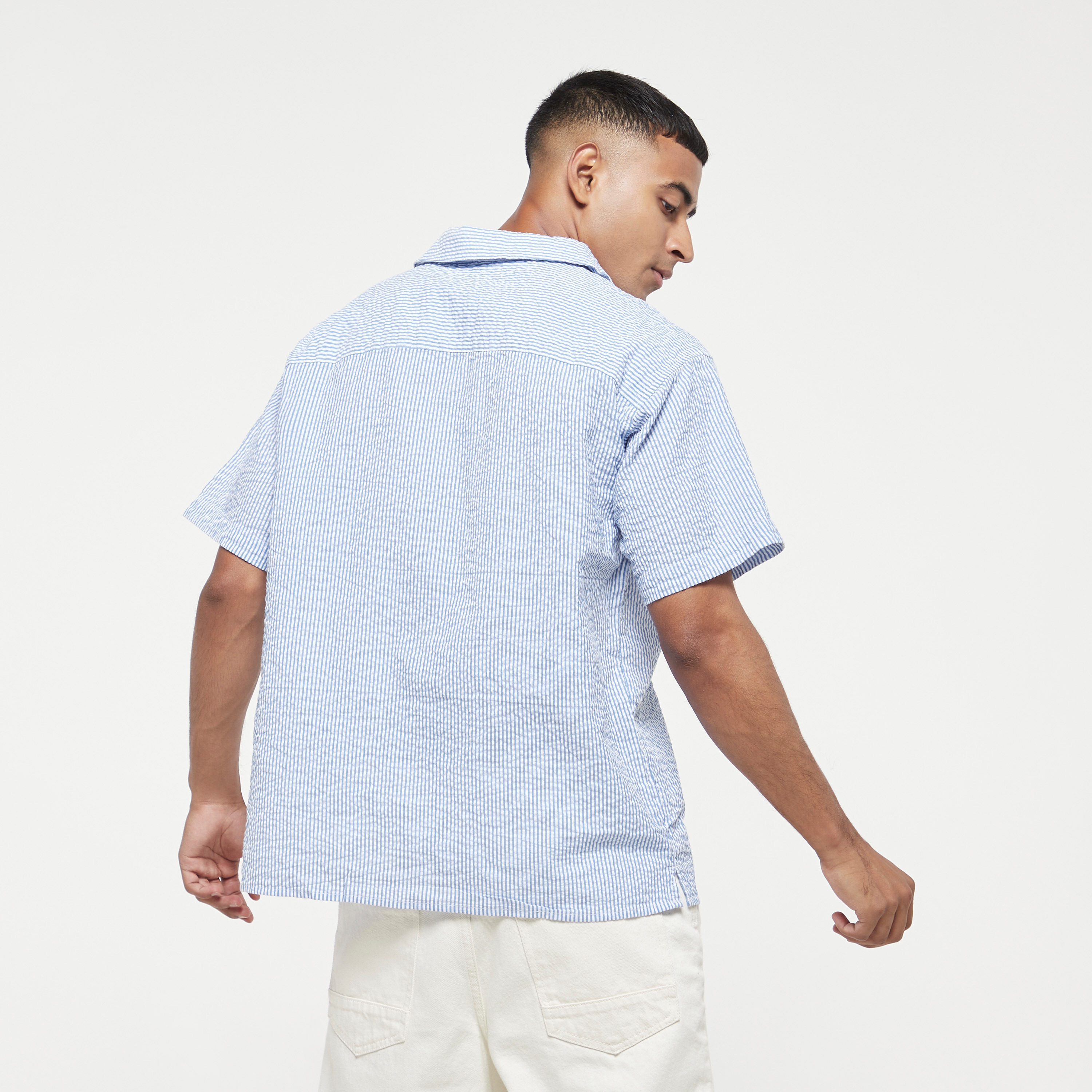 قميص كاجوال من جاك آند جونز بياقة كوبية وأكمام قصيرة مع مخطط -men-clothing-shirts-image-3