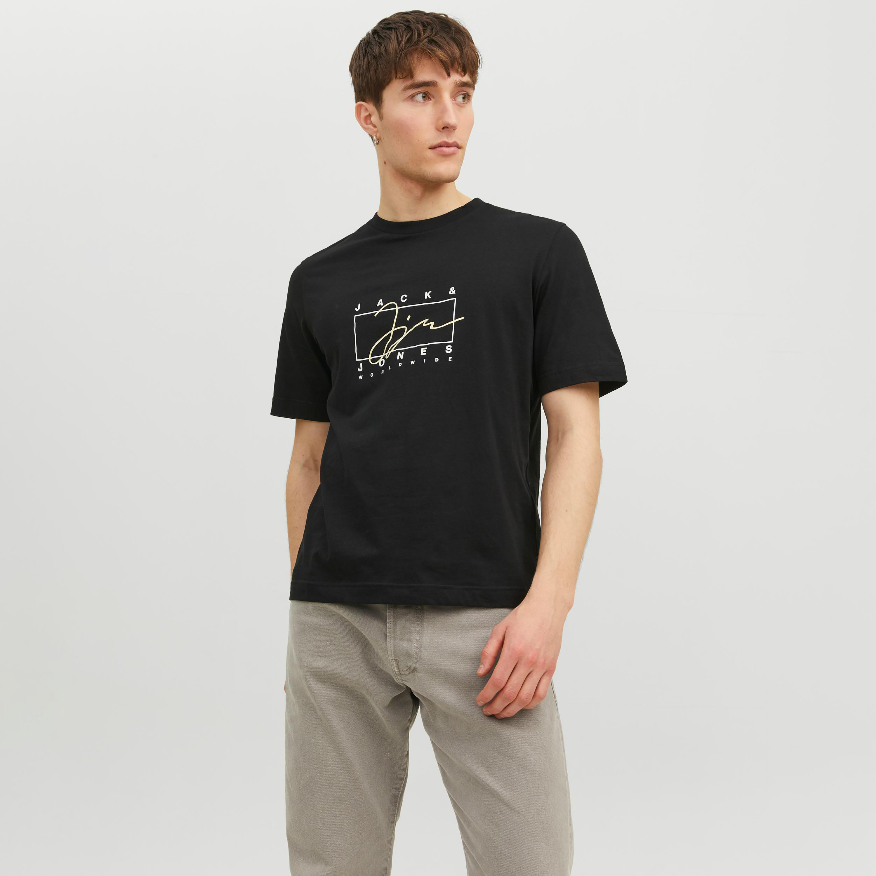  تي شيرت من جاك آند جونز مع شعار بأكمام قصيرة و ياقة مستديرة-men-clothing-tshirtsandpolos-tshirts-image-5