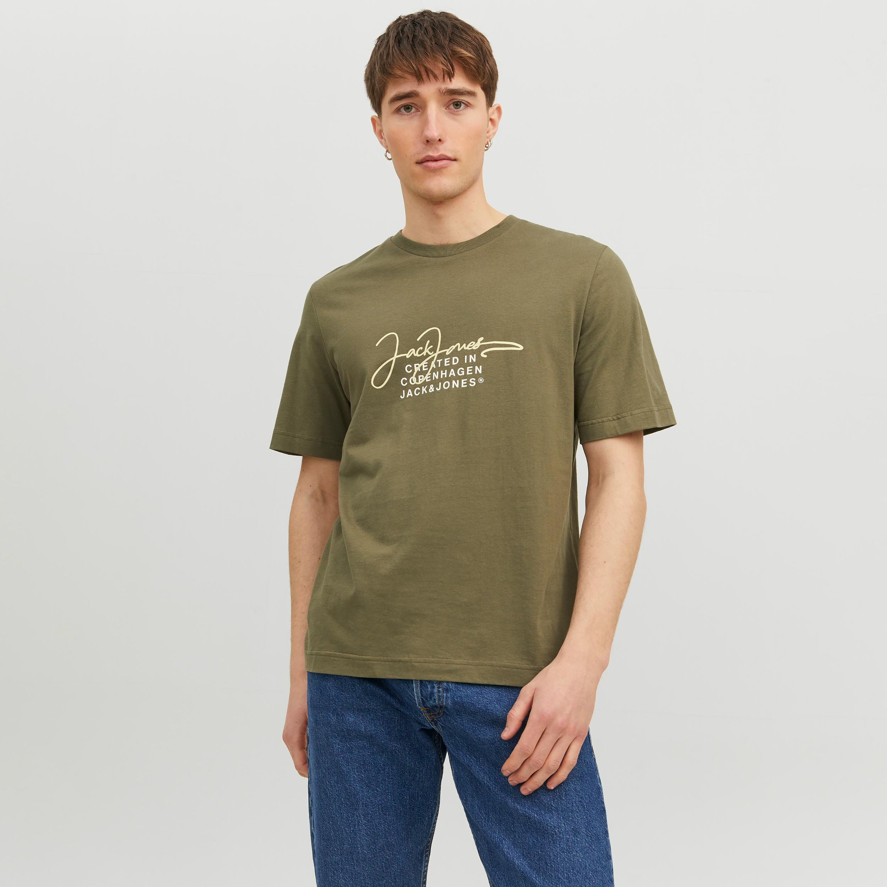  تي شيرت من جاك آند جونز مع شعار بأكمام قصيرة و ياقة مستديرة-men-clothing-tshirtsandpolos-tshirts-image-9