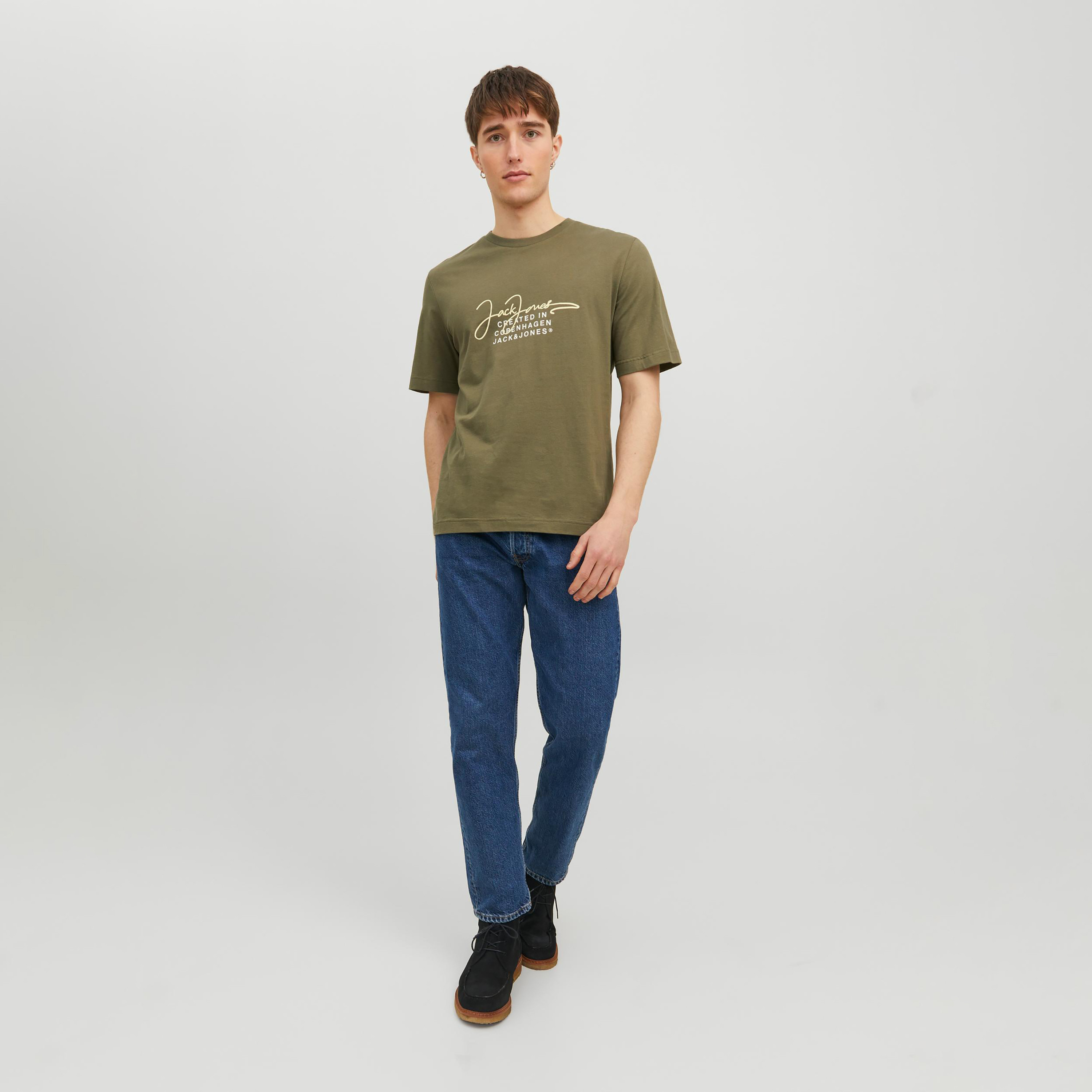  تي شيرت من جاك آند جونز مع شعار بأكمام قصيرة و ياقة مستديرة-men-clothing-tshirtsandpolos-tshirts-image-10