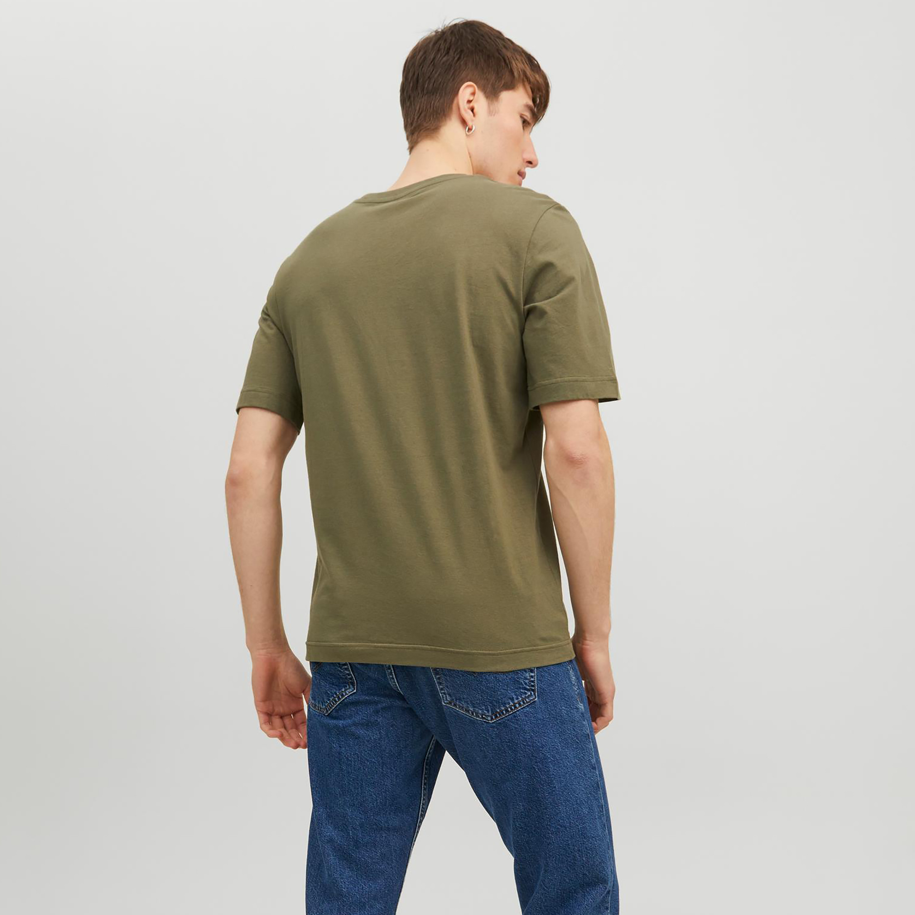  تي شيرت من جاك آند جونز مع شعار بأكمام قصيرة و ياقة مستديرة-men-clothing-tshirtsandpolos-tshirts-image-12