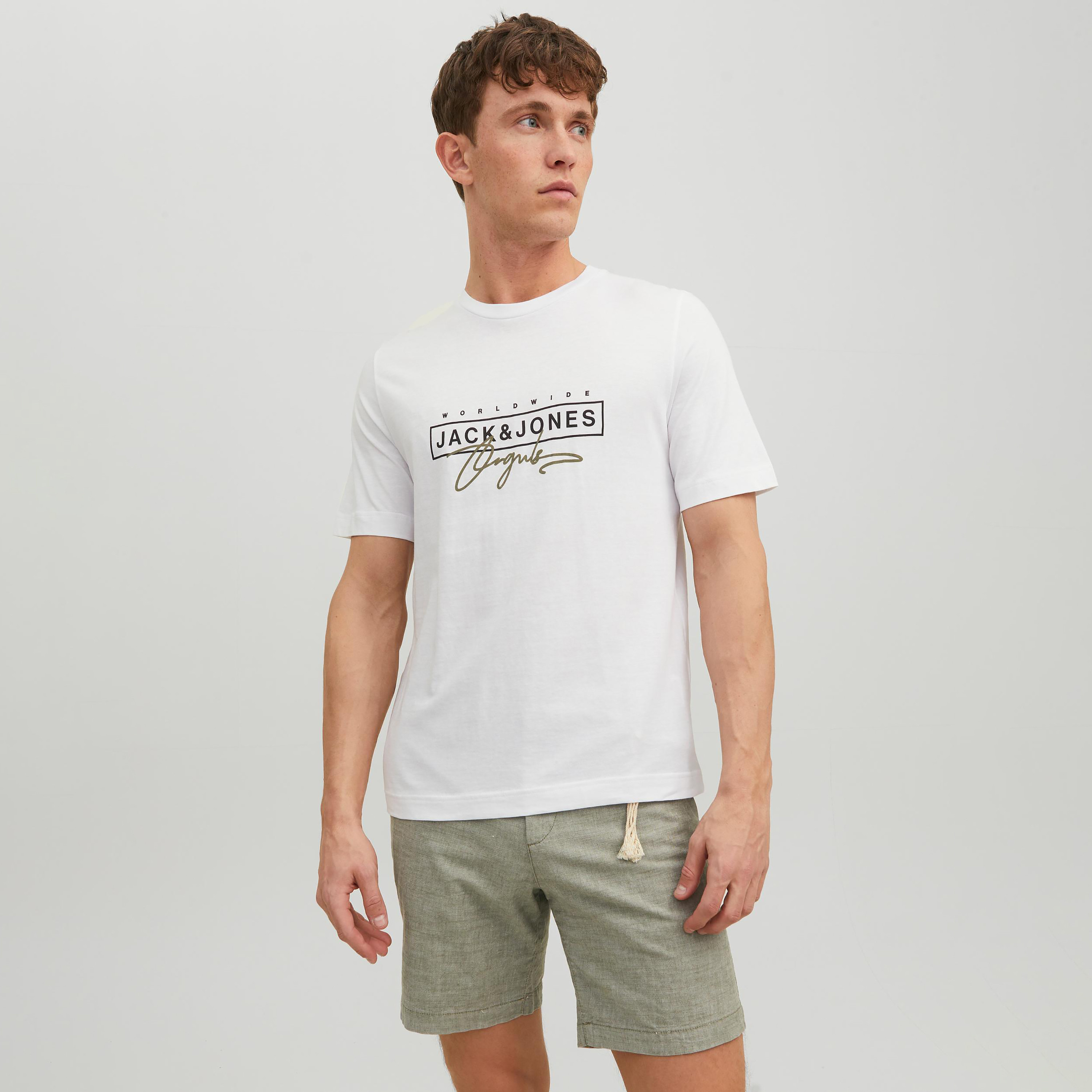  تي شيرت من جاك آند جونز مع شعار بأكمام قصيرة و ياقة مستديرة-men-clothing-tshirtsandpolos-tshirts-image-1