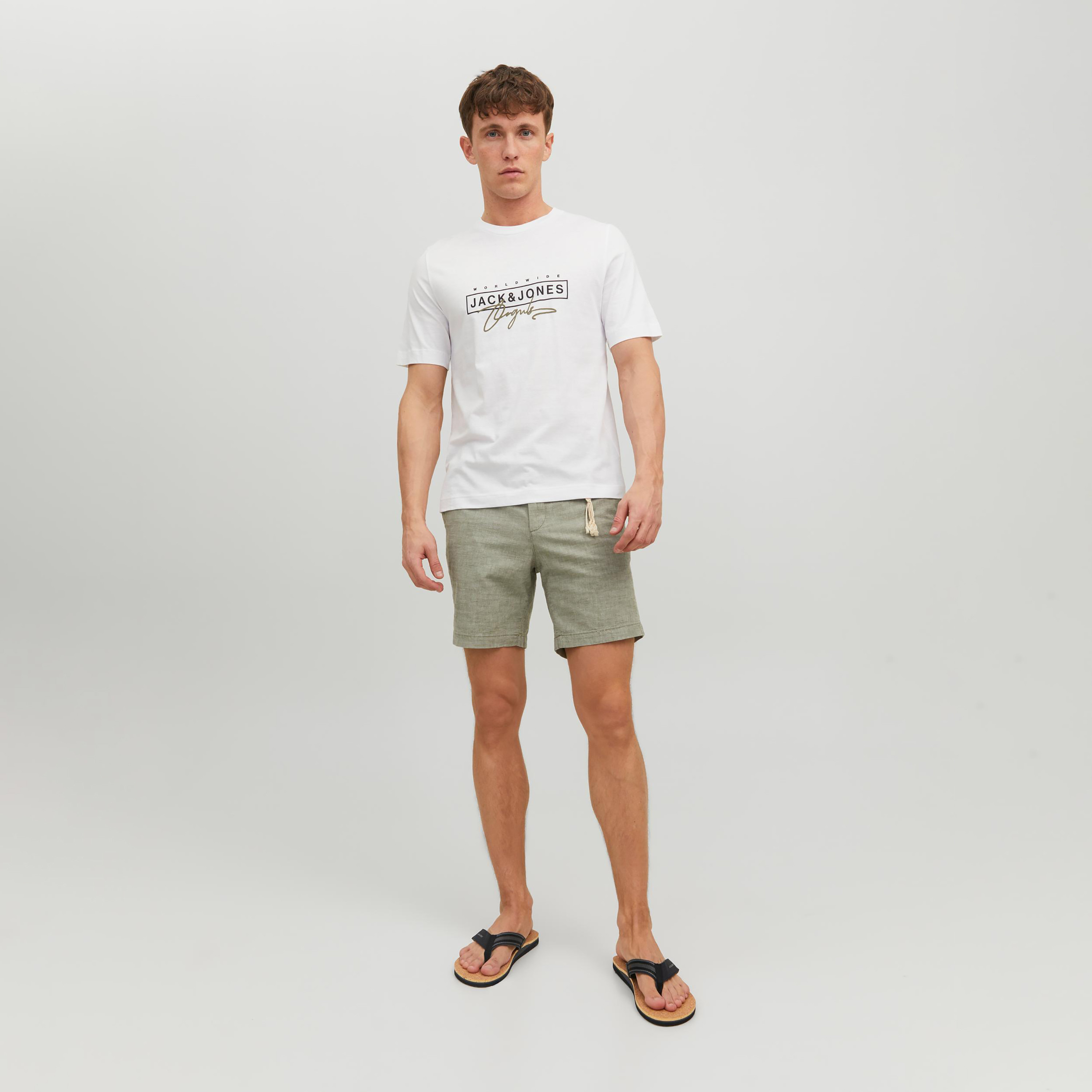  تي شيرت من جاك آند جونز مع شعار بأكمام قصيرة و ياقة مستديرة-men-clothing-tshirtsandpolos-tshirts-image-2