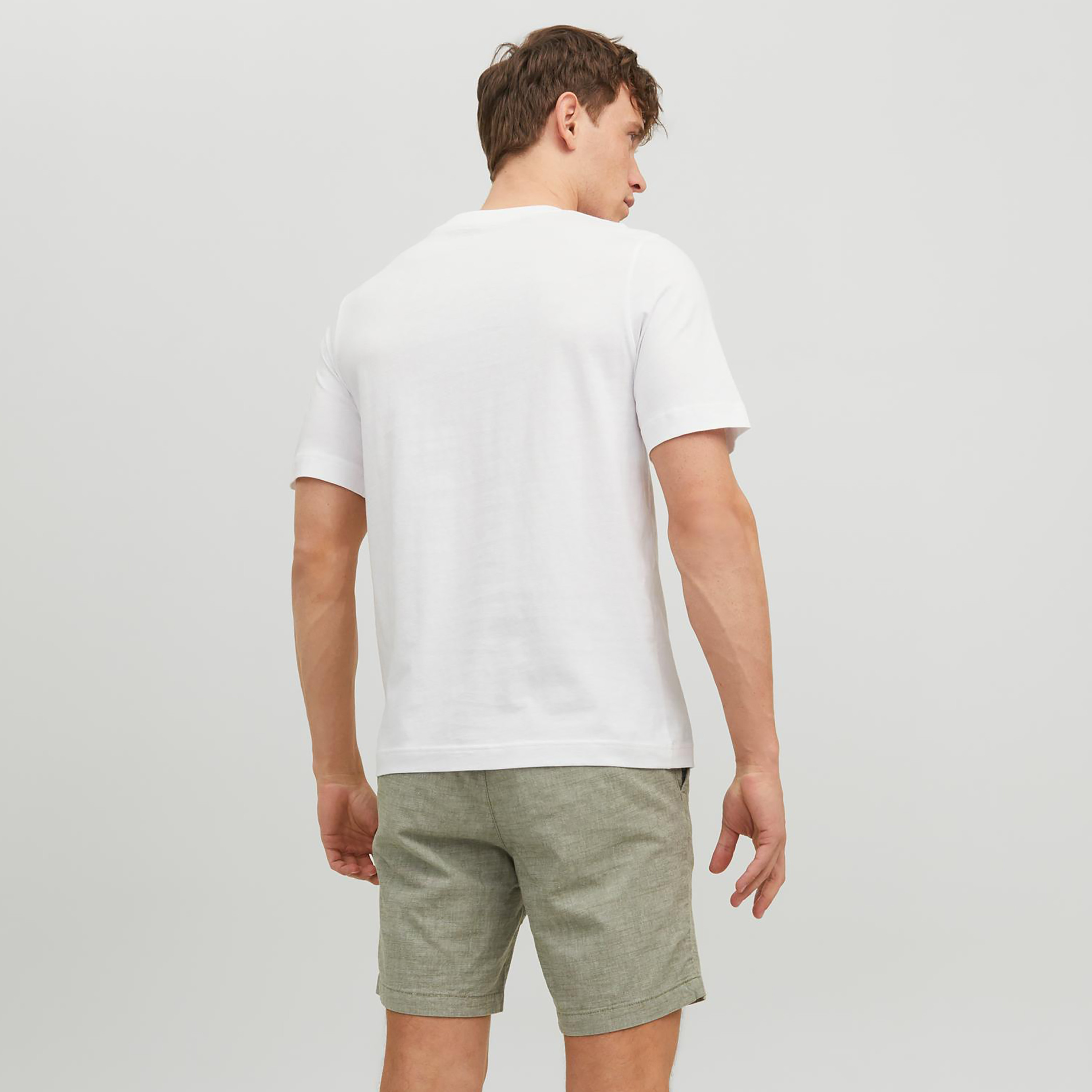  تي شيرت من جاك آند جونز مع شعار بأكمام قصيرة و ياقة مستديرة-men-clothing-tshirtsandpolos-tshirts-image-4