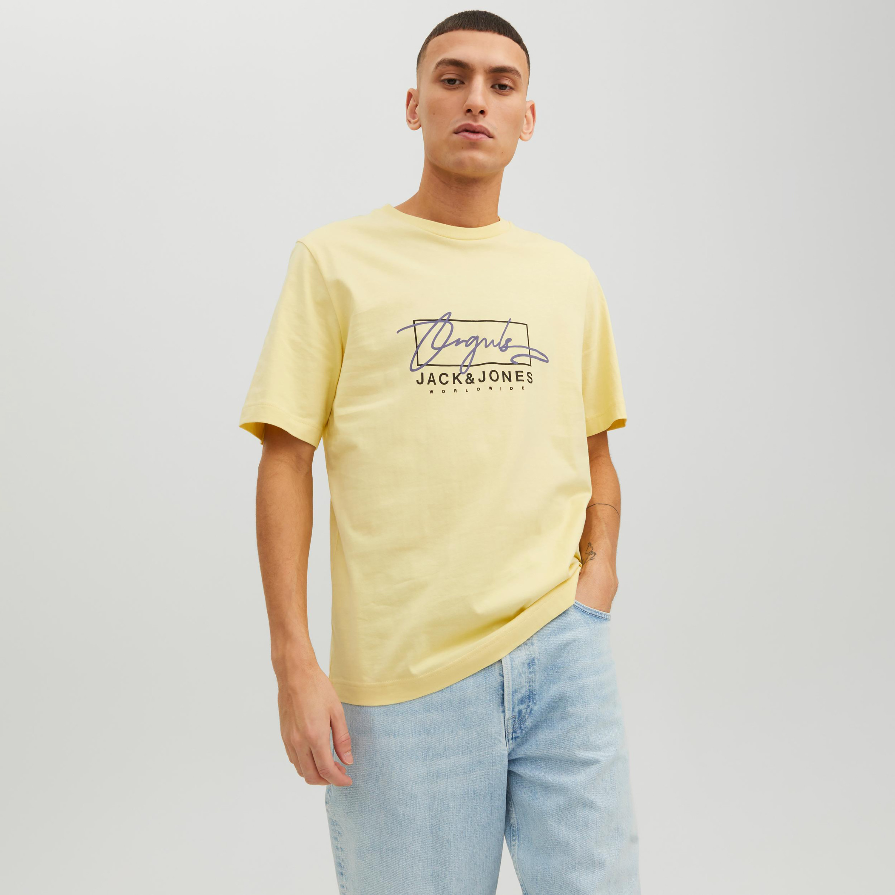  تي شيرت من جاك آند جونز مع شعار بأكمام قصيرة و ياقة مستديرة-men-clothing-tshirtsandpolos-tshirts-image-13