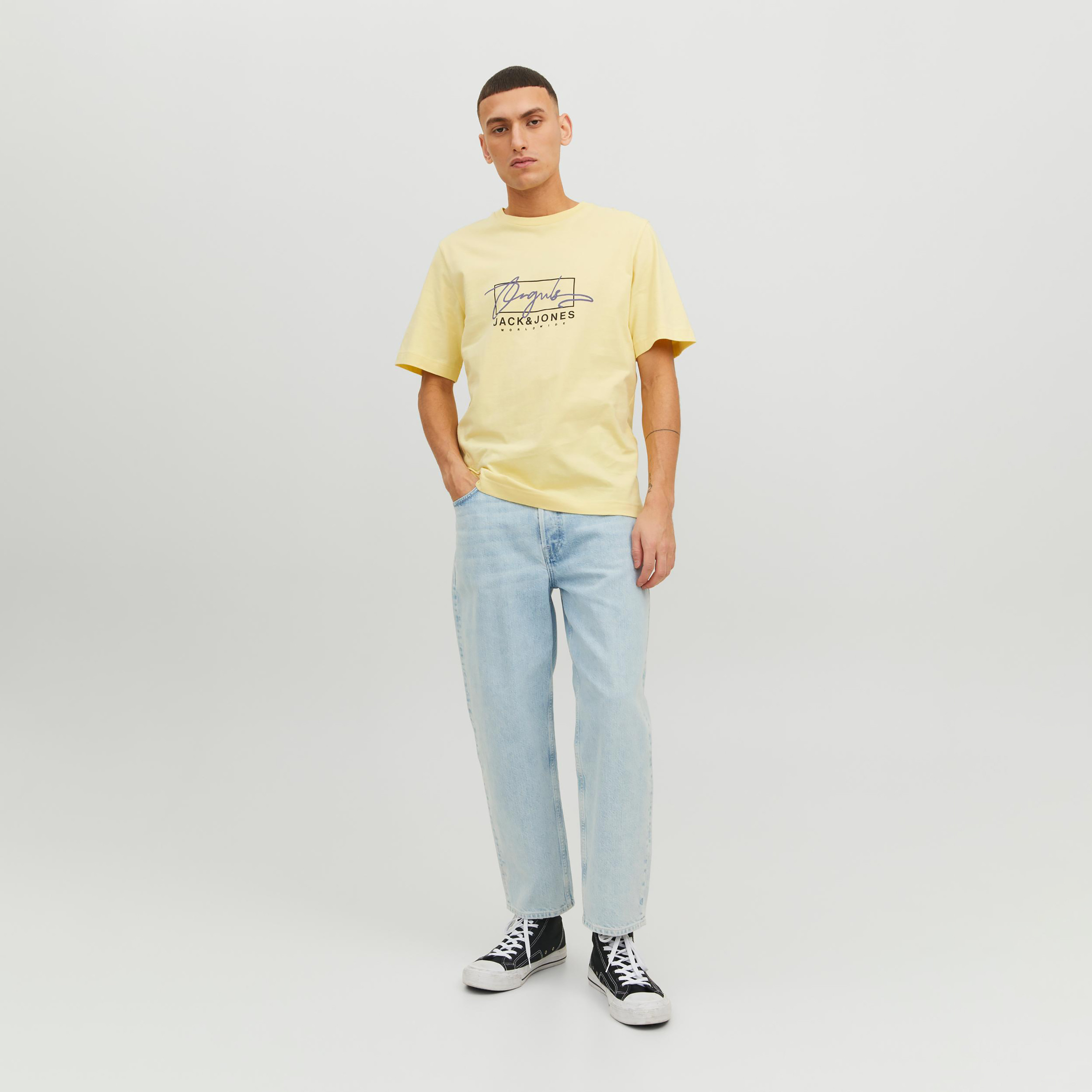 تي شيرت من جاك آند جونز مع شعار بأكمام قصيرة و ياقة مستديرة-men-clothing-tshirtsandpolos-tshirts-image-14