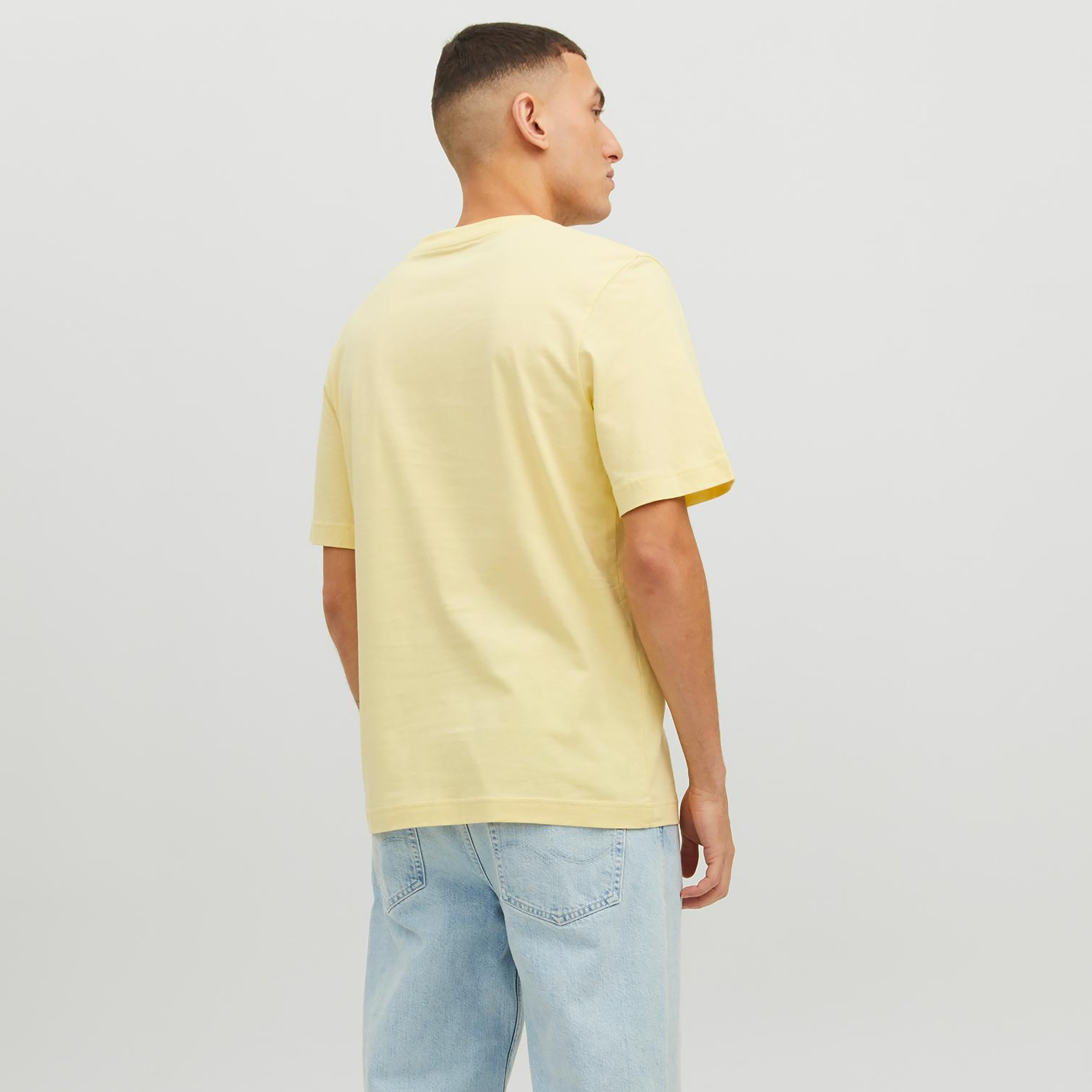  تي شيرت من جاك آند جونز مع شعار بأكمام قصيرة و ياقة مستديرة-men-clothing-tshirtsandpolos-tshirts-image-16