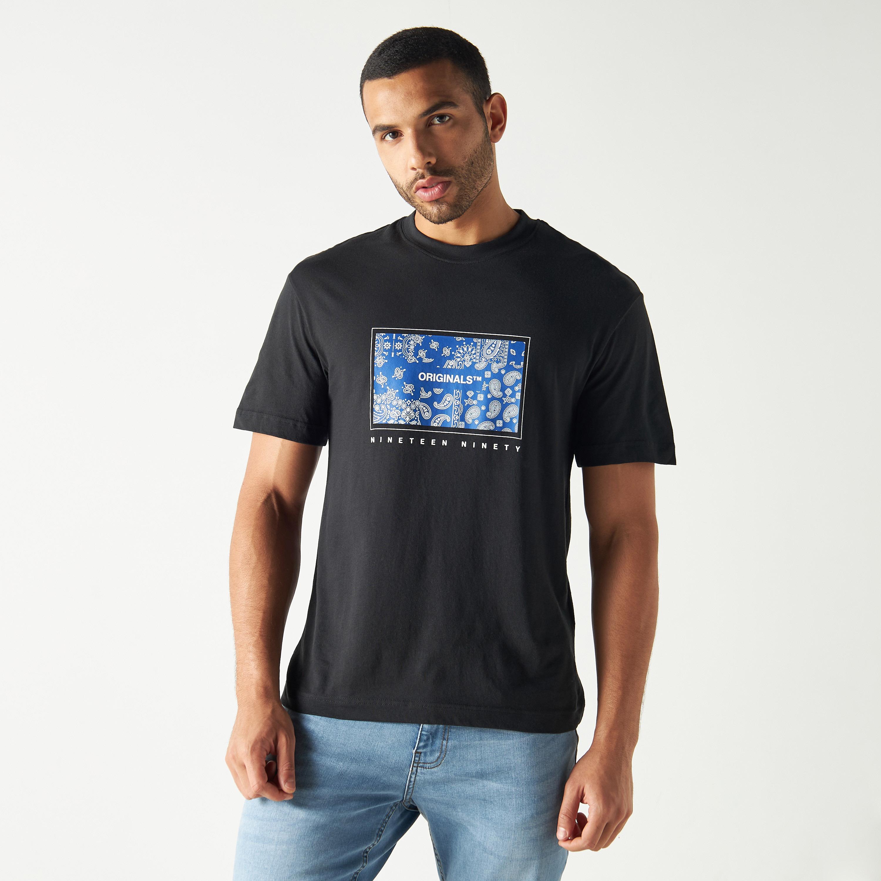 تي شيرت من جاك آند جونز مع مطبوع بأكمام قصيرة و ياقة مستديرة -men-clothing-tshirtsandpolos-tshirts-image-9