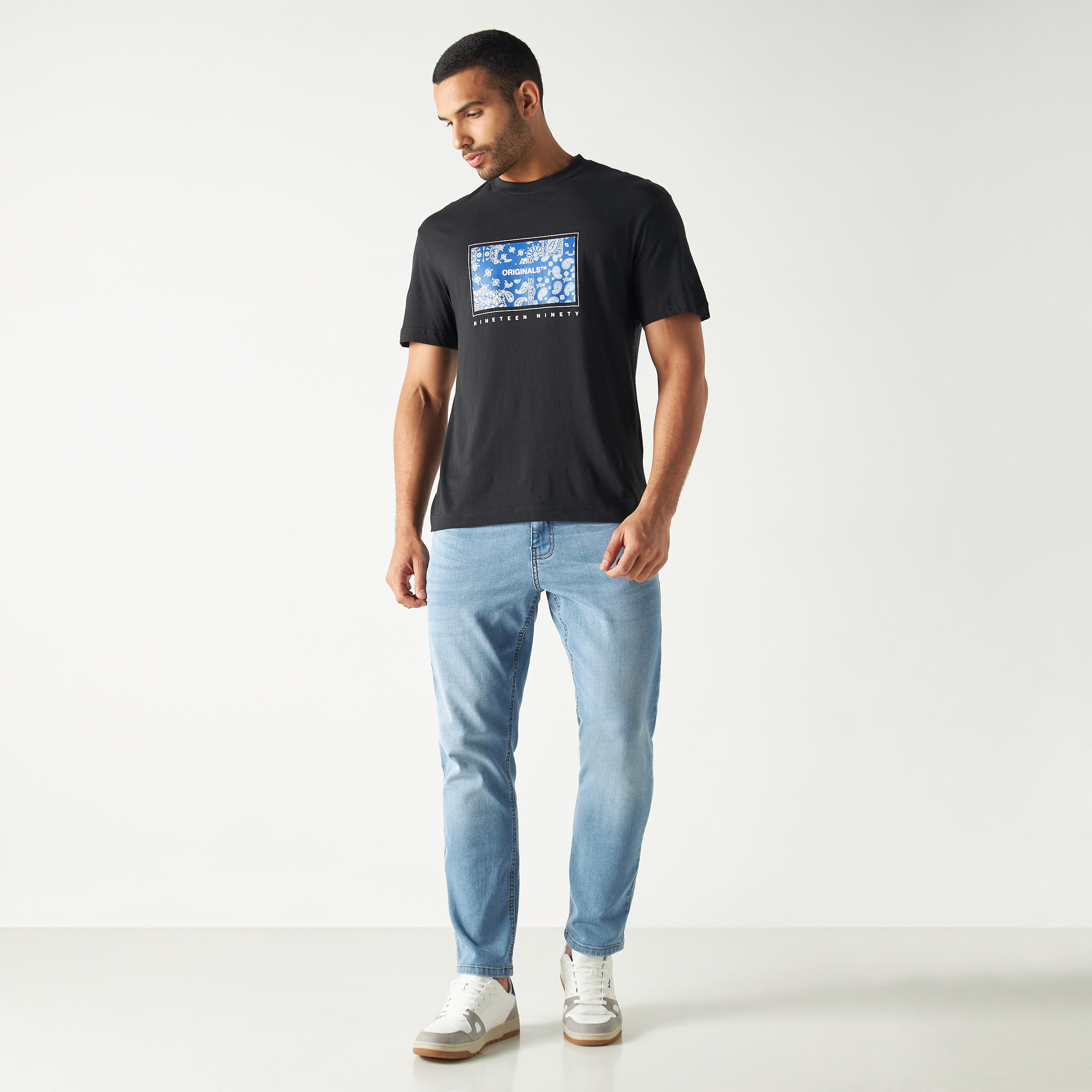 تي شيرت من جاك آند جونز مع مطبوع بأكمام قصيرة و ياقة مستديرة -men-clothing-tshirtsandpolos-tshirts-image-10