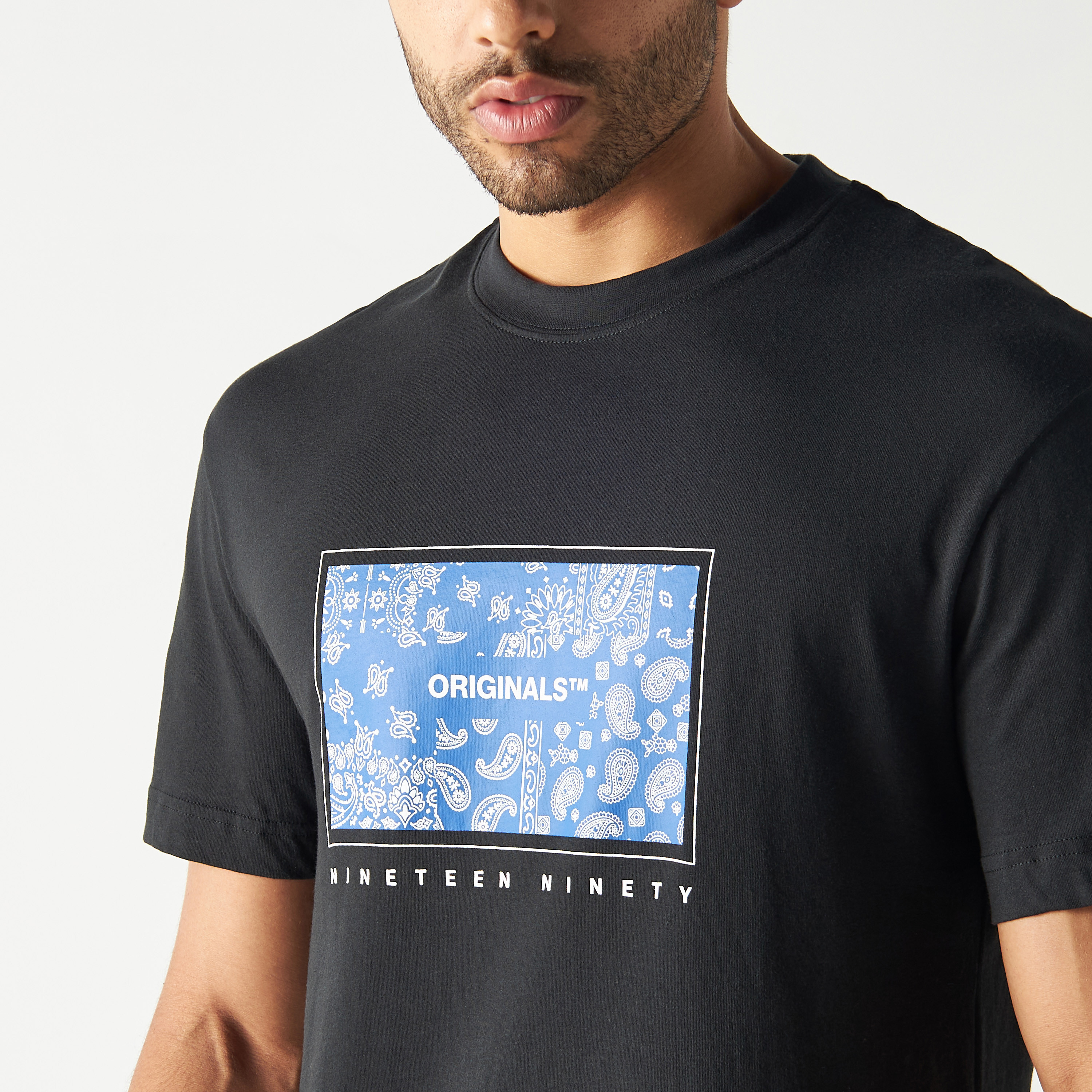 تي شيرت من جاك آند جونز مع مطبوع بأكمام قصيرة و ياقة مستديرة -men-clothing-tshirtsandpolos-tshirts-image-12